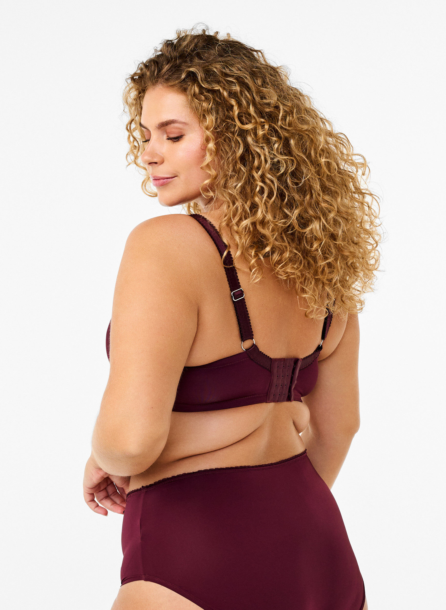 Zizzi Bras rembourr&eacute; avec broderie florale, Bordeaux fonc&eacute;, Model image number 1