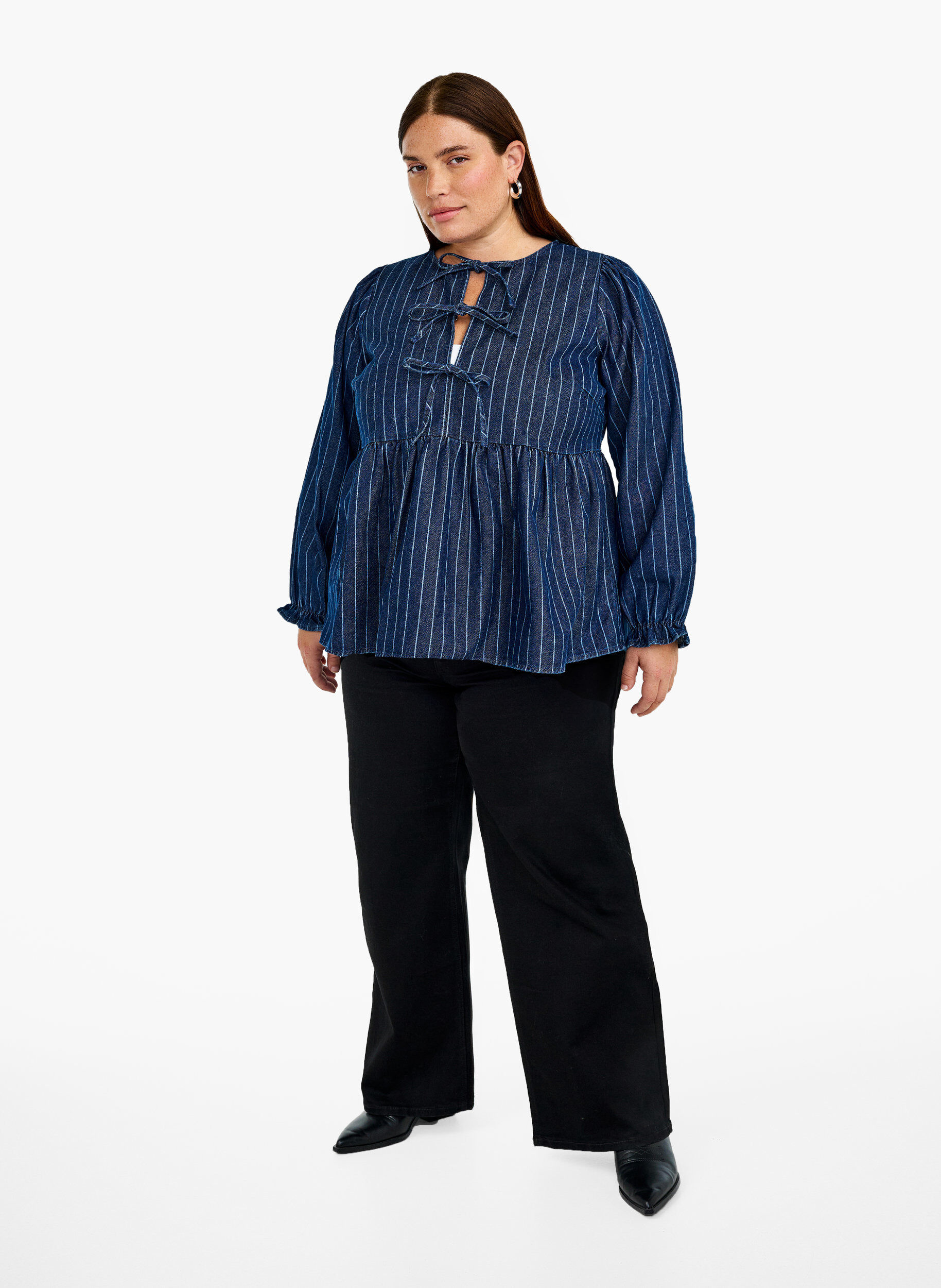 Zizzi Chemisier en denim ray&eacute; &agrave; nouer sur le devant, Bleu, Model image number 1