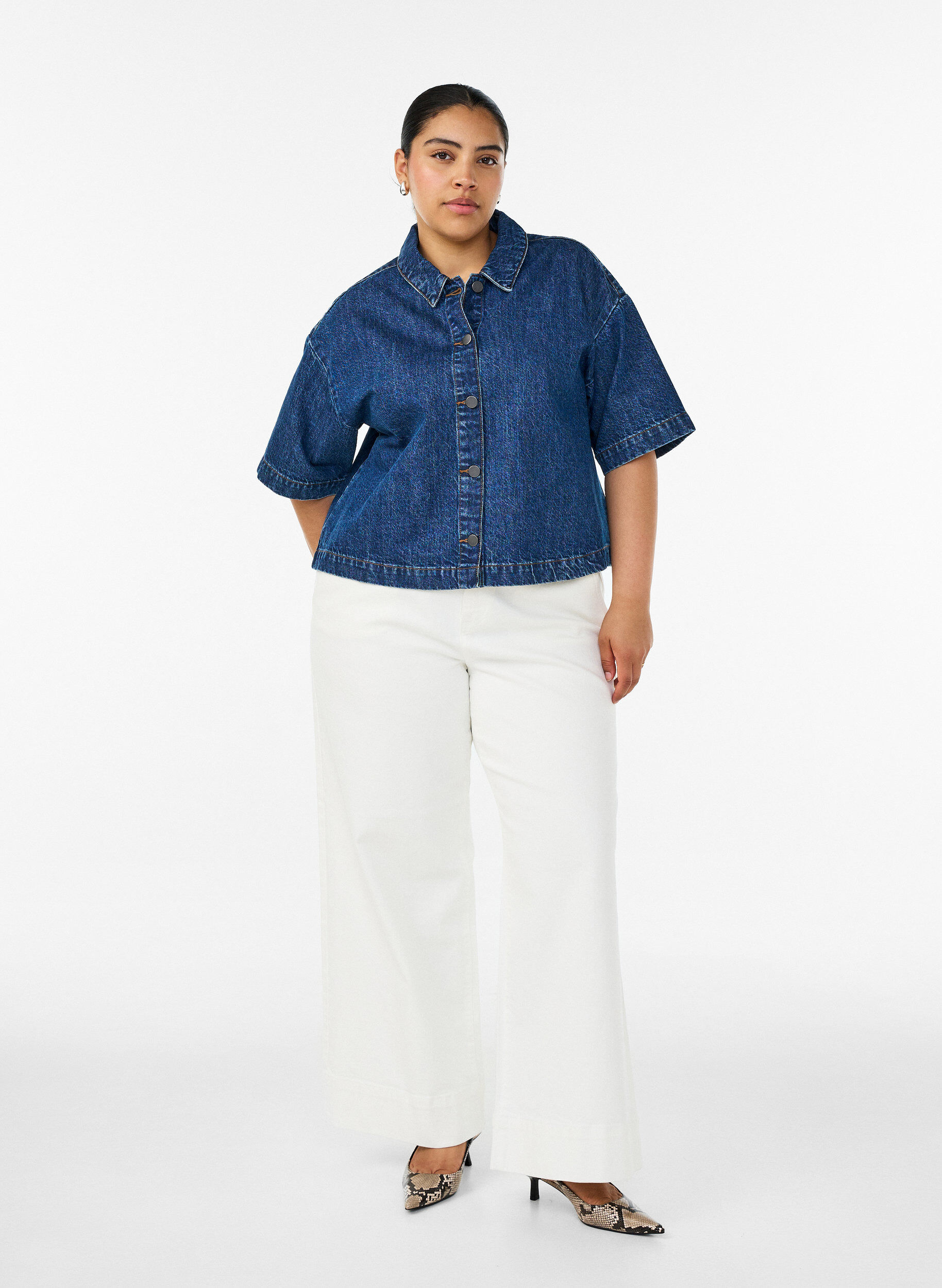 ZizziVeste en jean &agrave; manches courtes avec fermeture &agrave; boutons, Bleu, Model image number 1