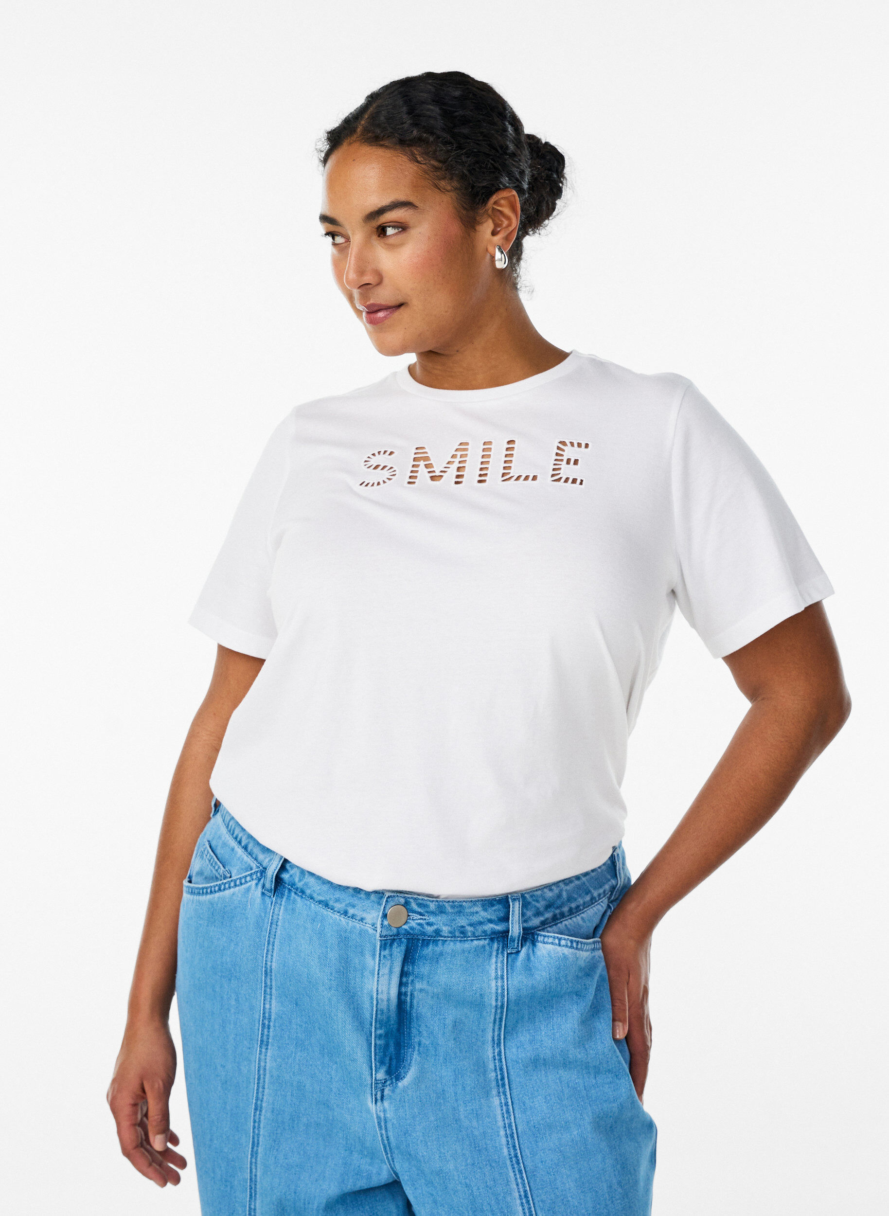 Zizzi T-shirt en coton avec texte brod&eacute;, Blanc, Model image number 0