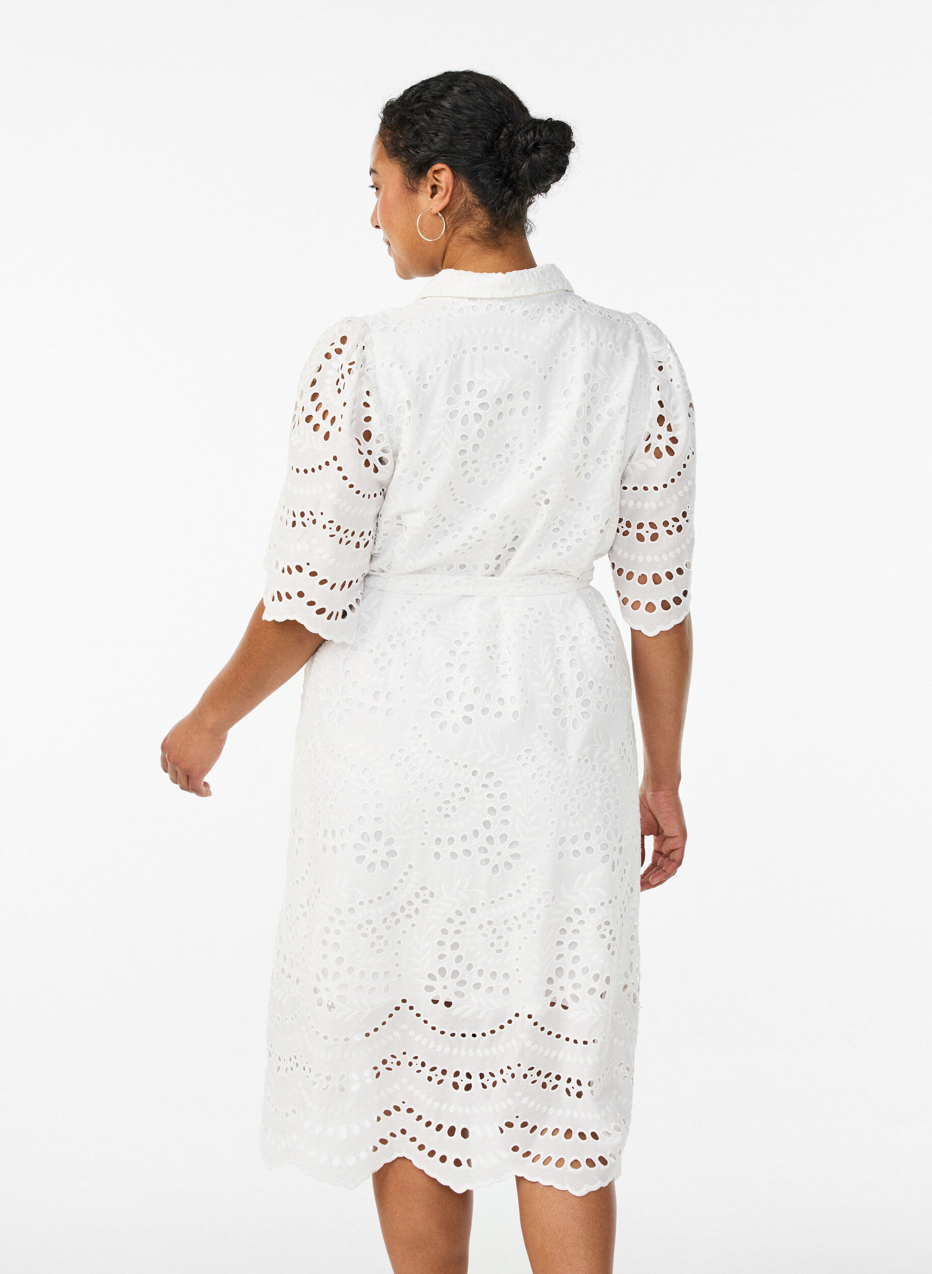 ZizziRobe chemise en broderie anglaise avec une ceinture &agrave; nouer, Blanc, Model image number 2