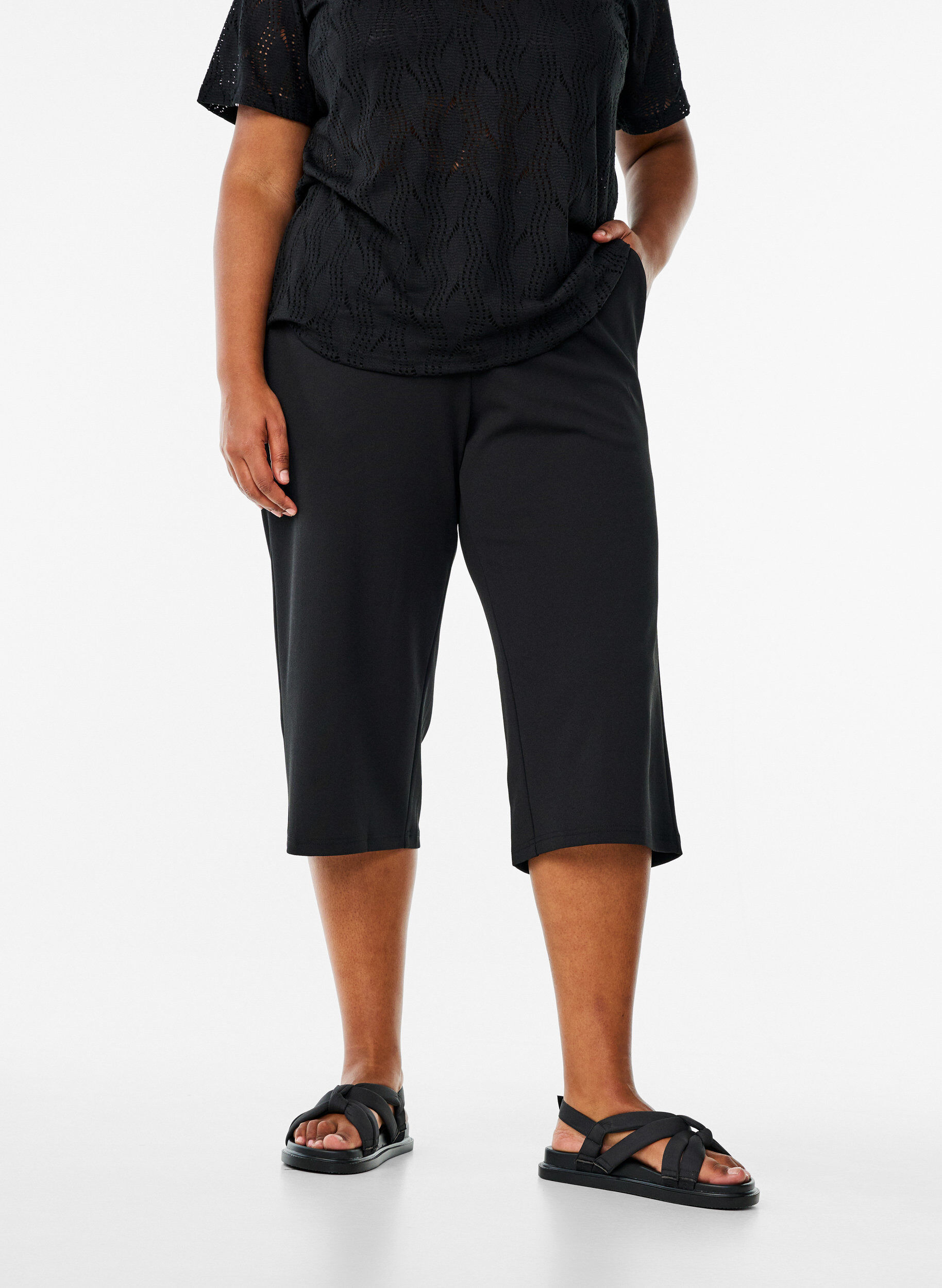 Zizzi Culotte taille haute &agrave; coupe ample, Noir, Model image number 3