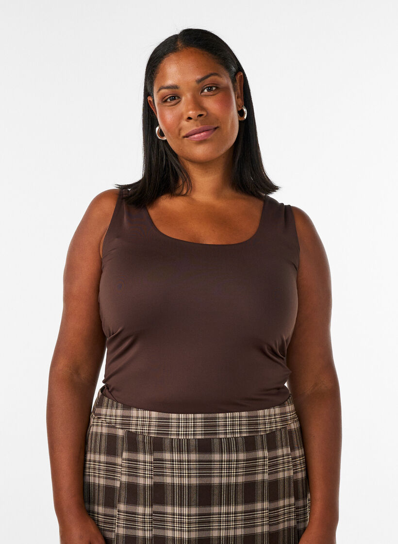 Aansluitende basic top van een gladde stof, Bruin, Model image number 0