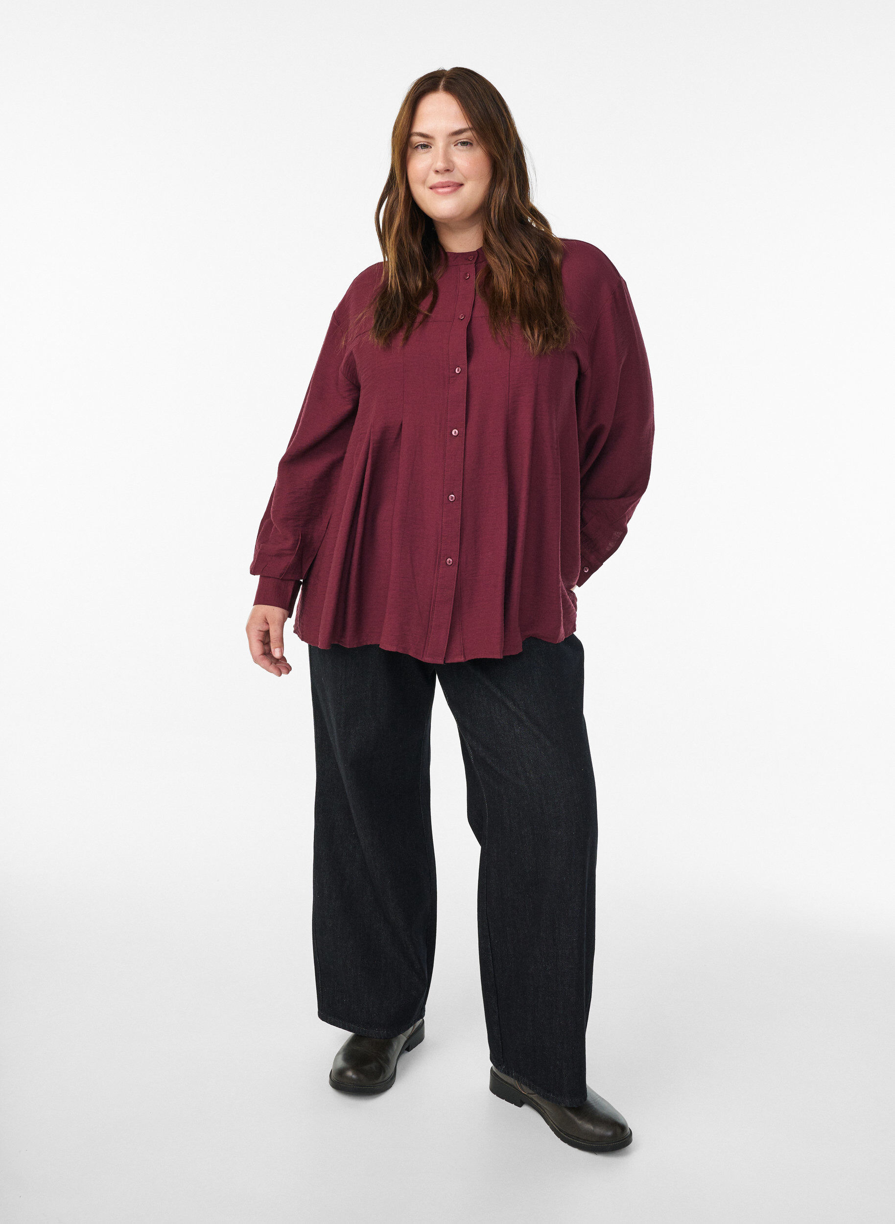 Zizzi Chemise &eacute;vas&eacute;e en viscose, Bordeaux, Model image number 1