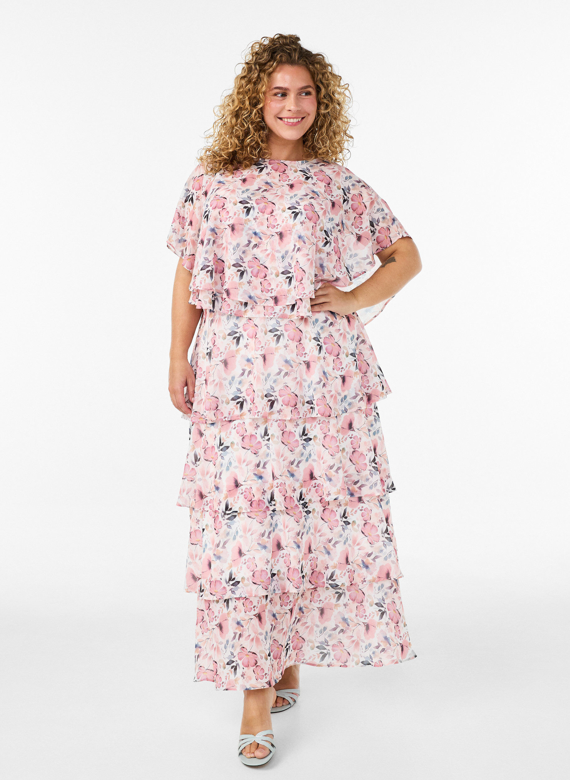 Robe maxi avec plusieurs couches de volants et cape amovible, Blanc, Model