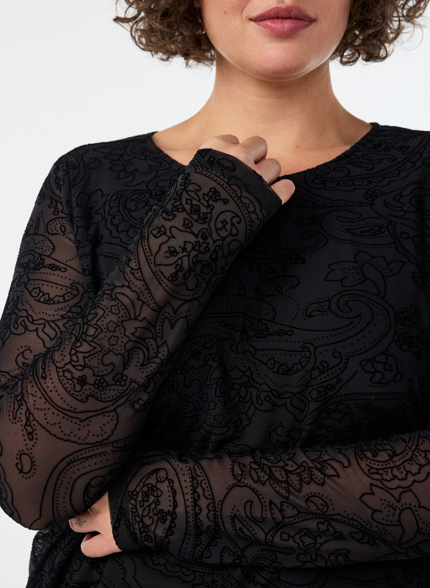 ZizziBlouse en maille avec imprim&eacute; cachemire et ourlet asym&eacute;trique, Noir, Model image number 3