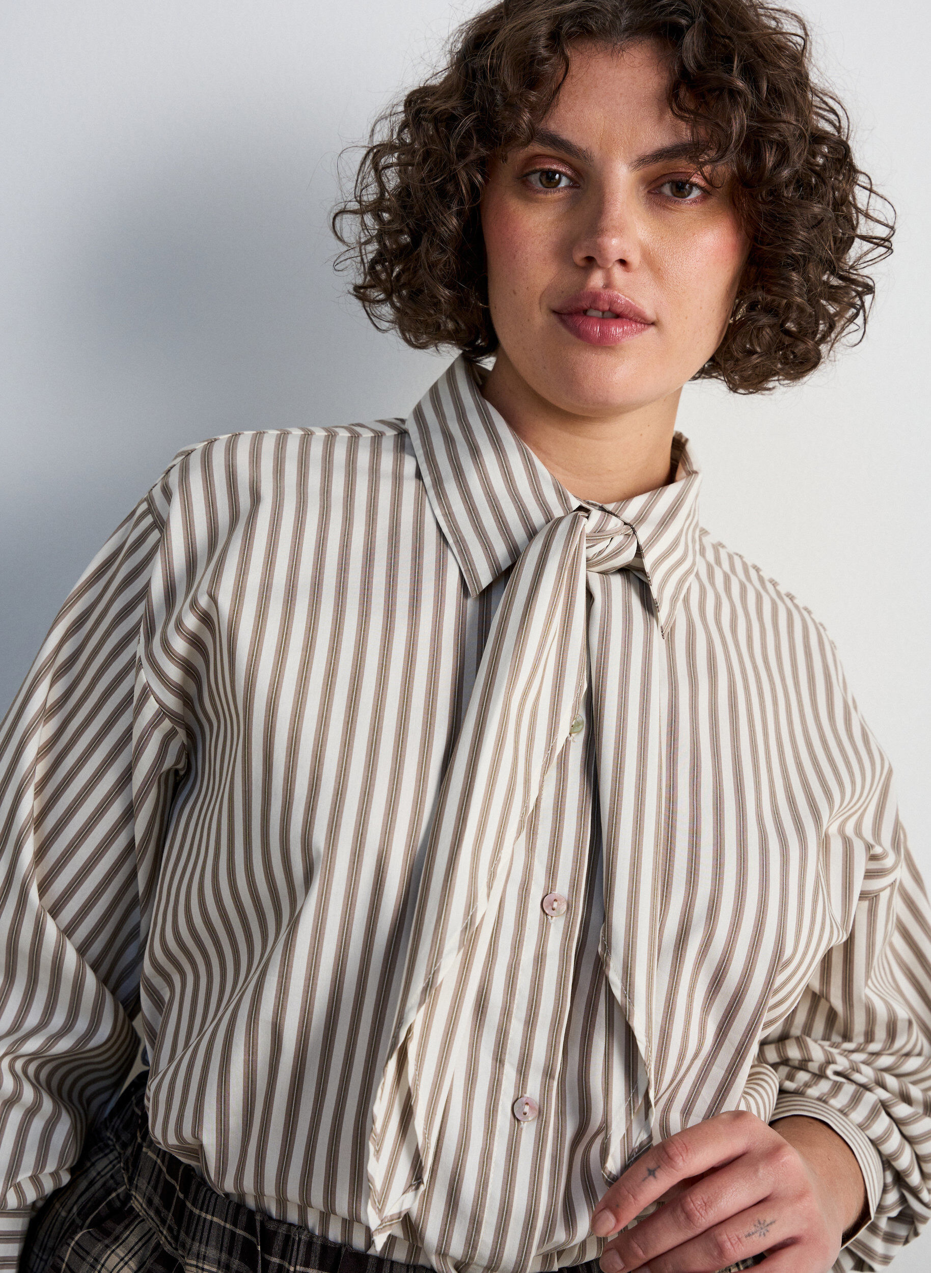 ZizziChemise ray&eacute;e avec lien amovible &agrave; nouer, Beige, Model image number 3