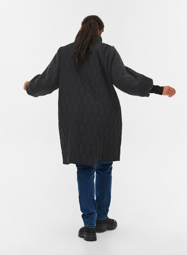 Veste matelassée en peluche avec poches, Black Comb, Model image number 1