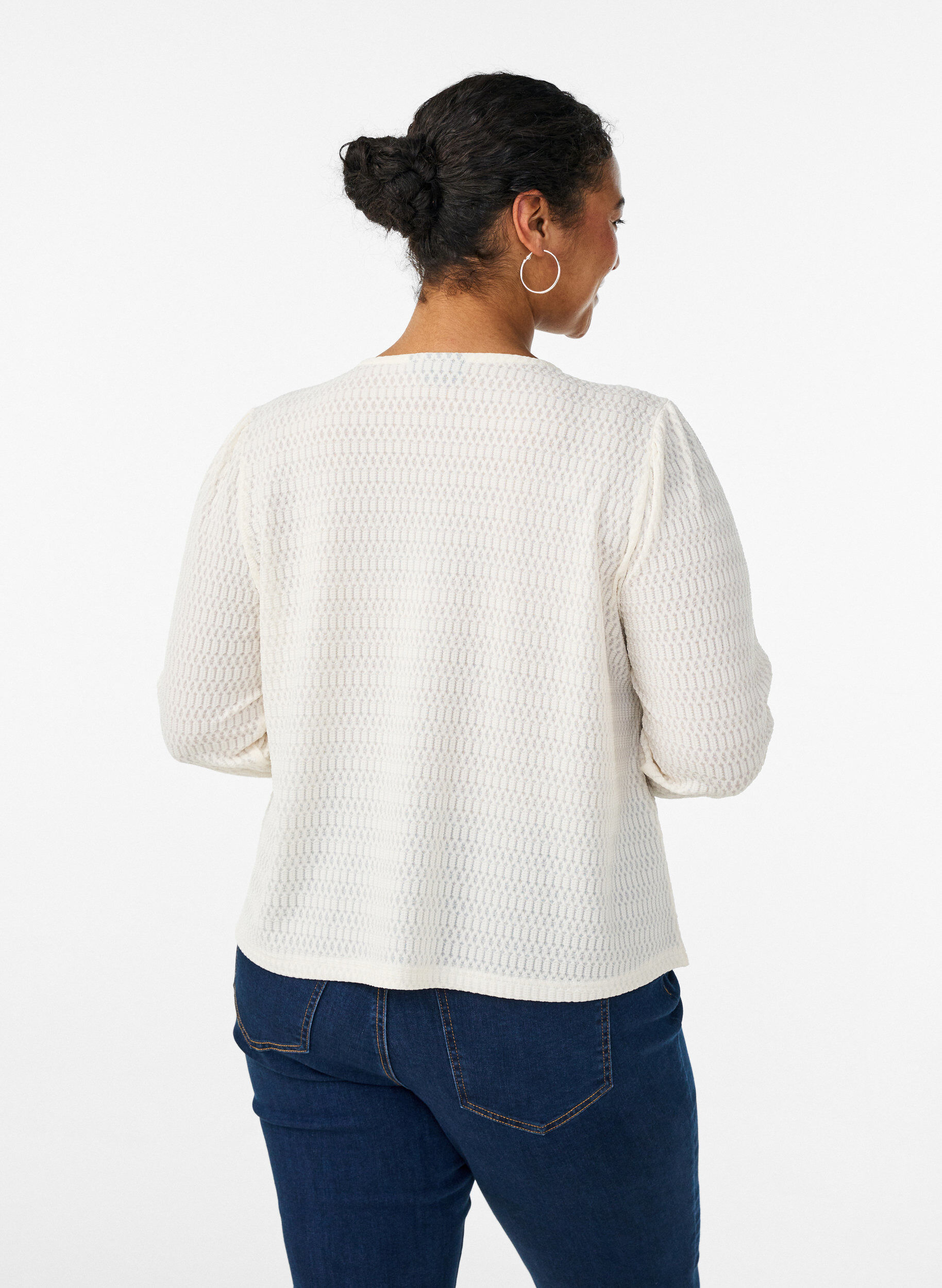Zizzi Blouse avec motif textur&eacute; et fermeture boutonn&eacute;e, Vanille, Model image number 2