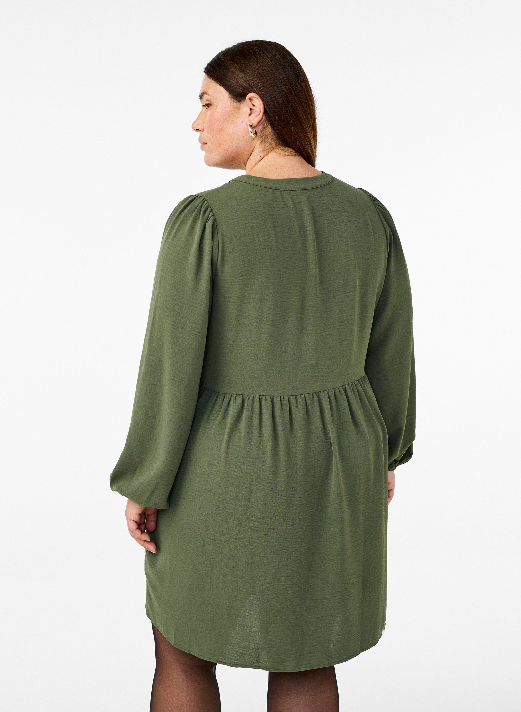 Zizzi FLASH - Robe courte avec des plis et des manches longues, Vert, Model image number 1