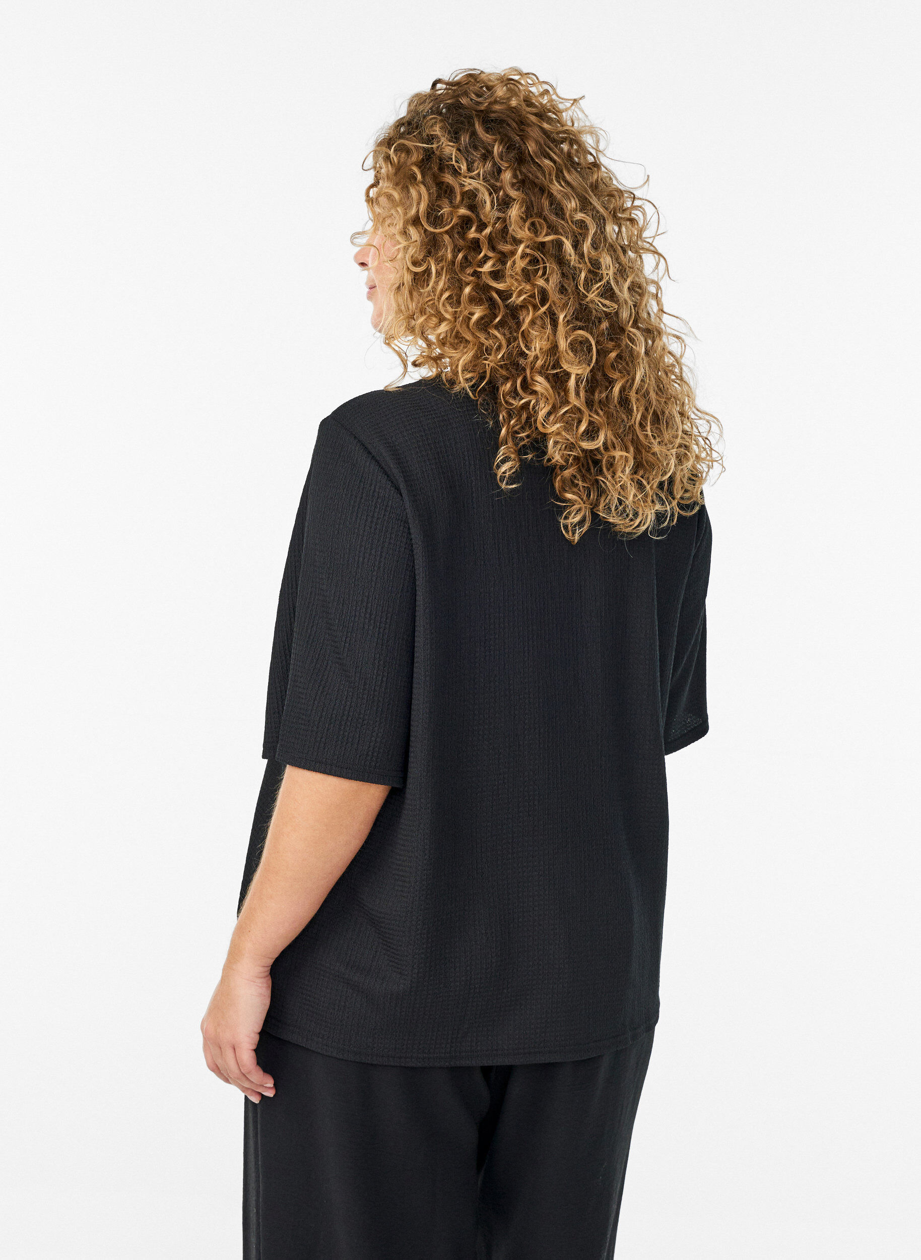ZizziBlouse met korte mouwen, structuur en knoopsluiting, Zwart, Model image number 2