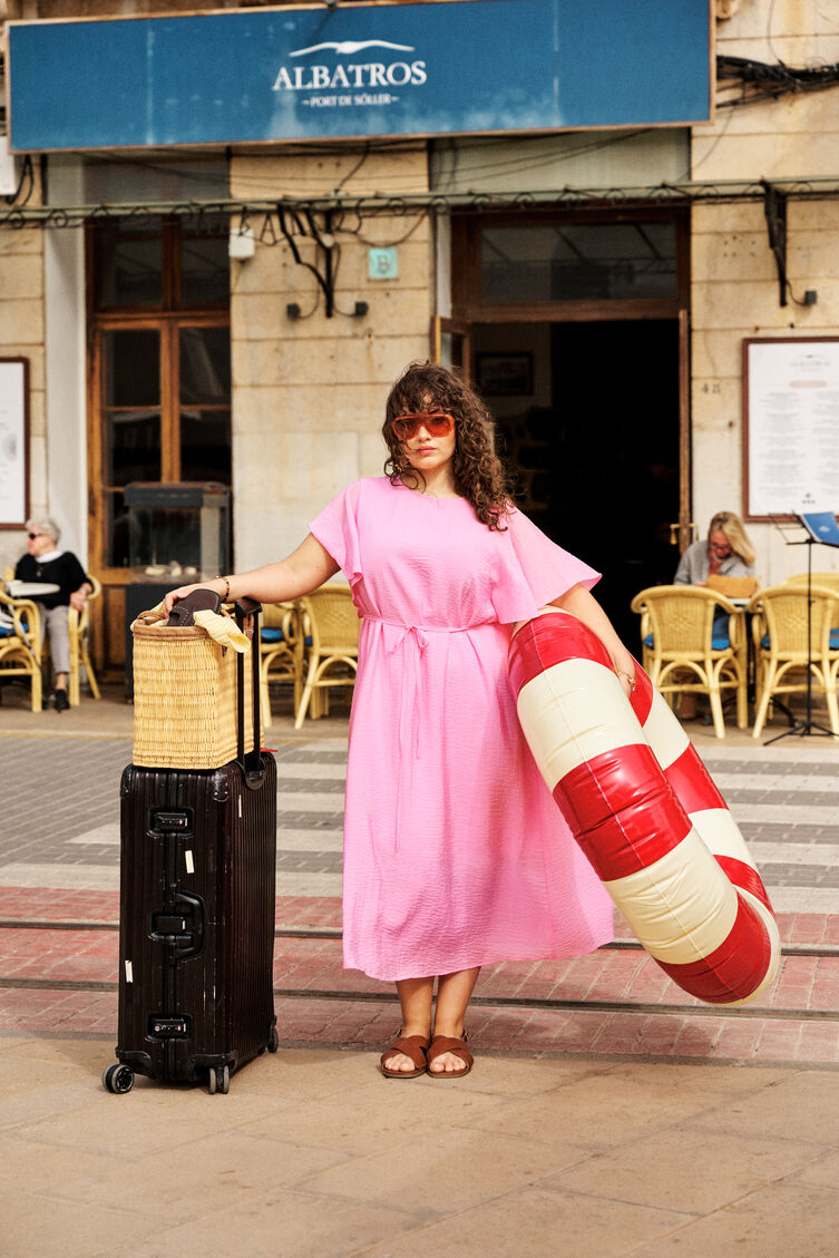 Roze vakantiesfeer met een stoer randje, , Model