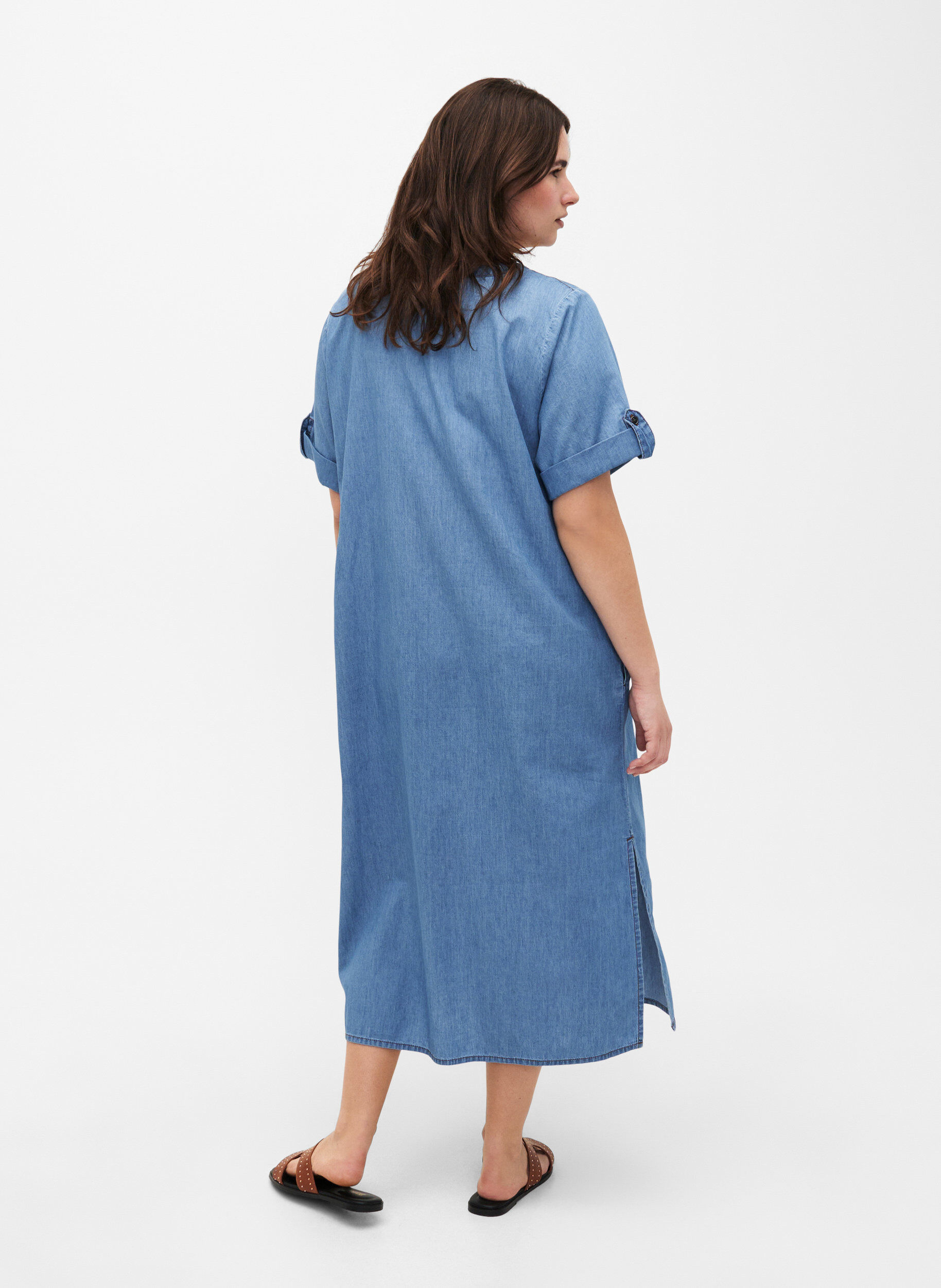 Zizzi Robe en jean avec fente et manches courtes, Blue denim, Model image number 1