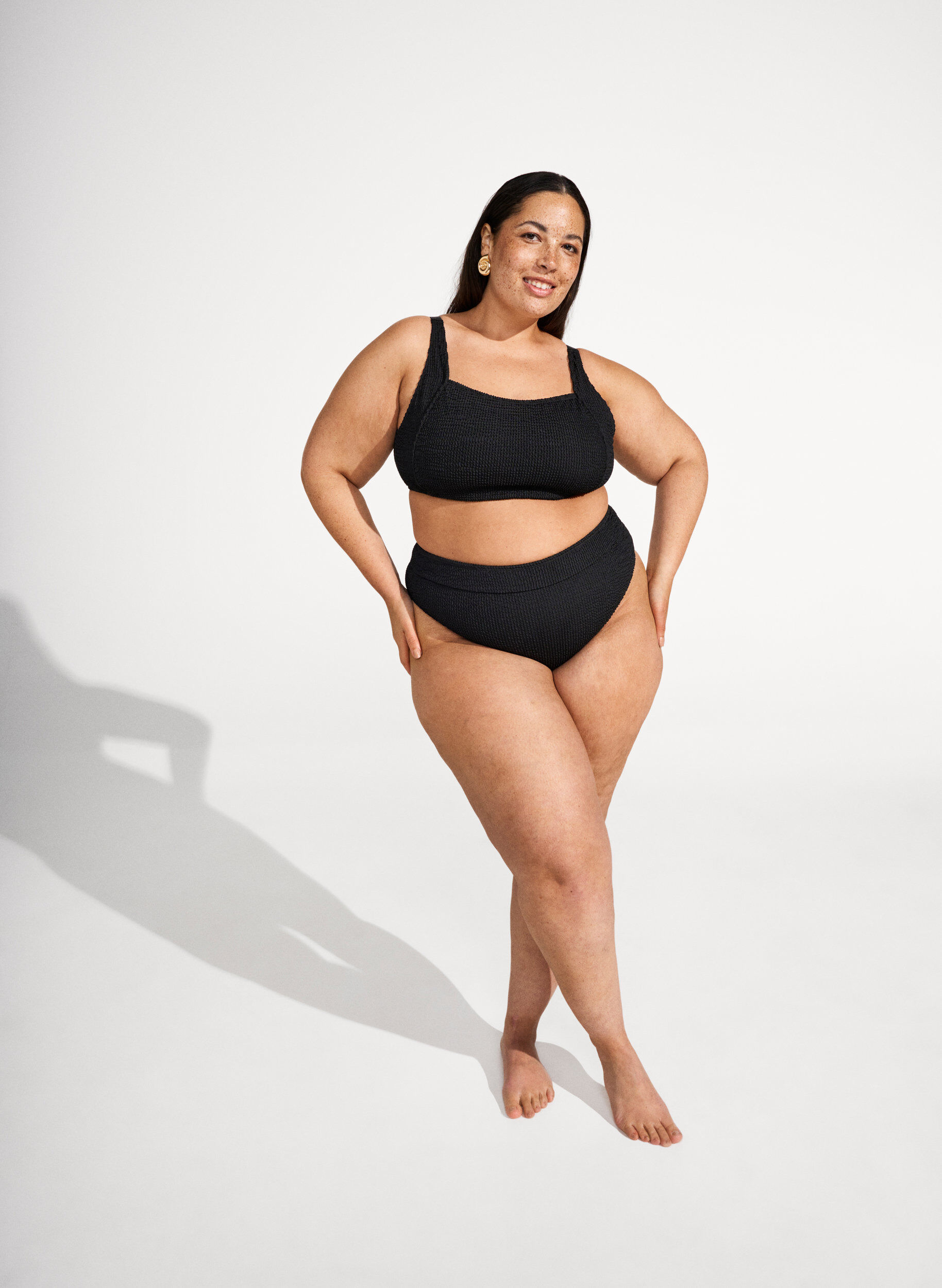 Zizzi Bas de bikini br&eacute;silien en cr&ecirc;pe, Noir, Image image number 0