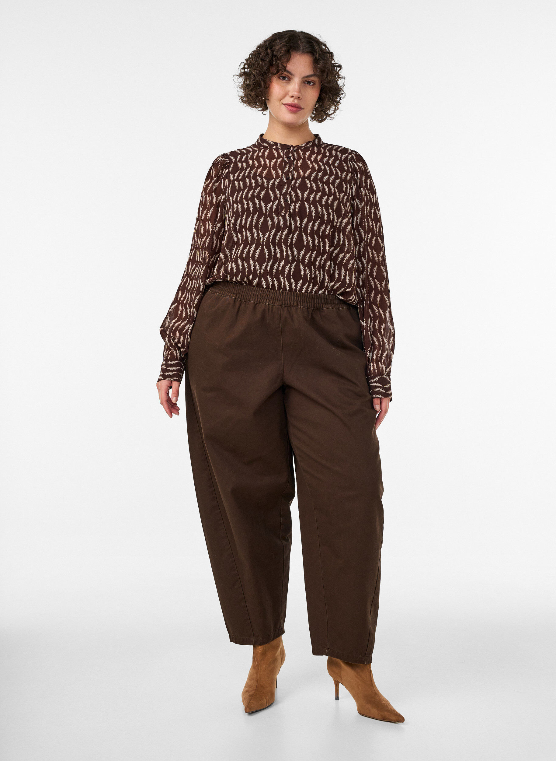 ZizziBlouse met all-overprint en korte knoopsluiting, Bruin, Model image number 1