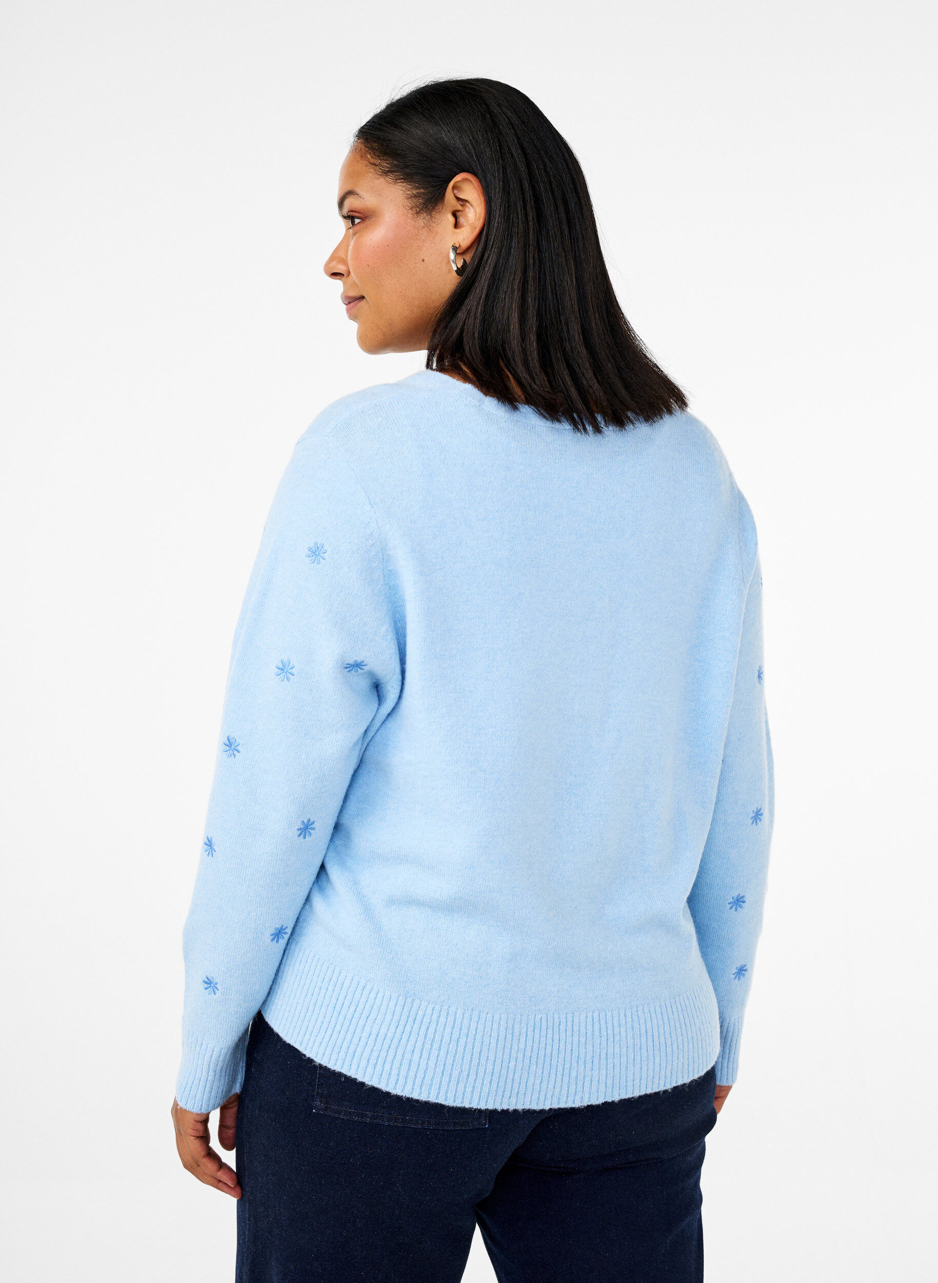 Zizzi Cardigan en tricot, brod&eacute;, &agrave; nouer avec des attaches, Cashmere Blue Comb, Model image number 1