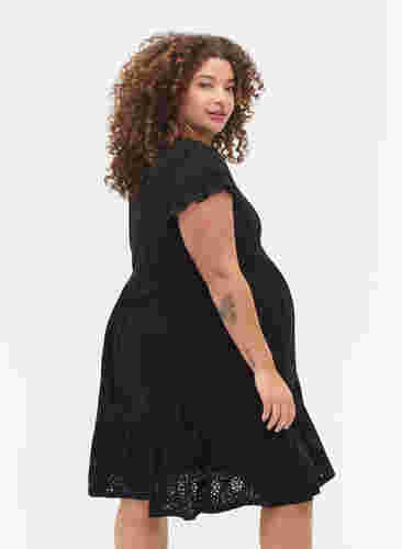 Zwangerschapsjurk in broderie anglaise met borstvoedingsfunctie, Black, Model image number 1