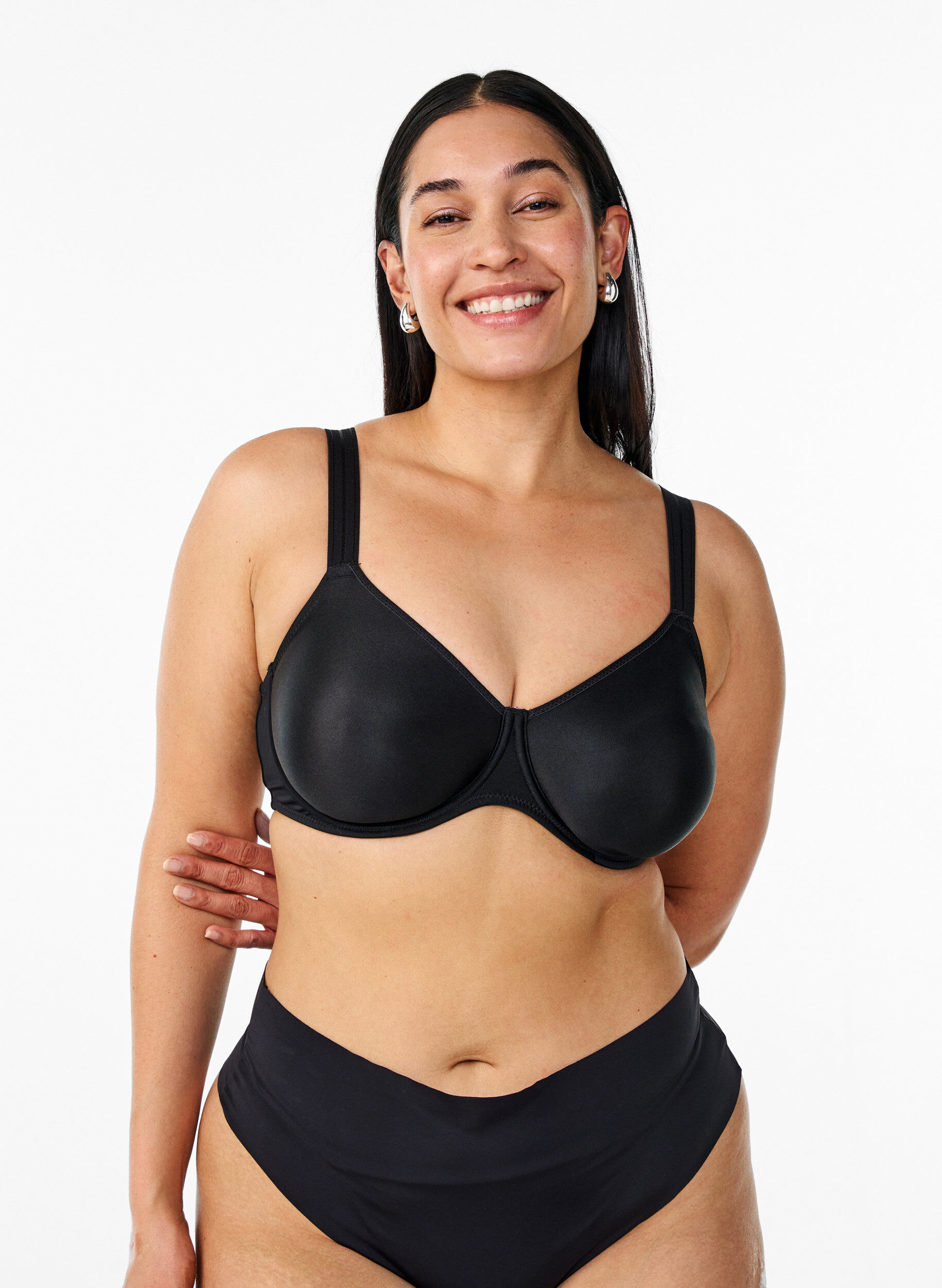 Soutien-gorge moul&eacute; couvrant avec maintien &eacute;lev&eacute;, Noir, Model