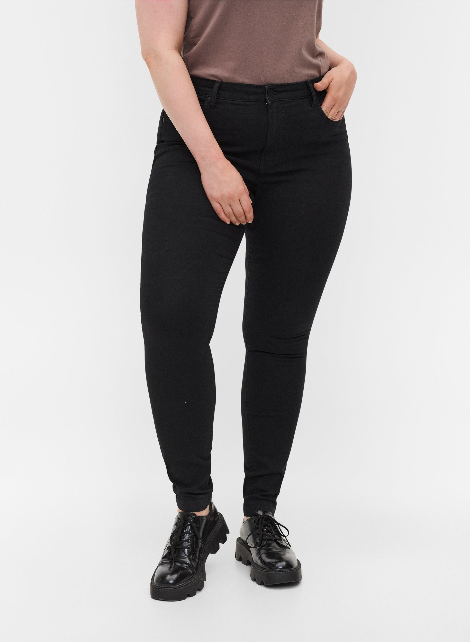 Zizzisuper slim fit Amy jeans met hoge taille, Zwart, Model image number 3