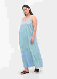 Lange denim jurk met dunne bandjes, Light blue denim, Model