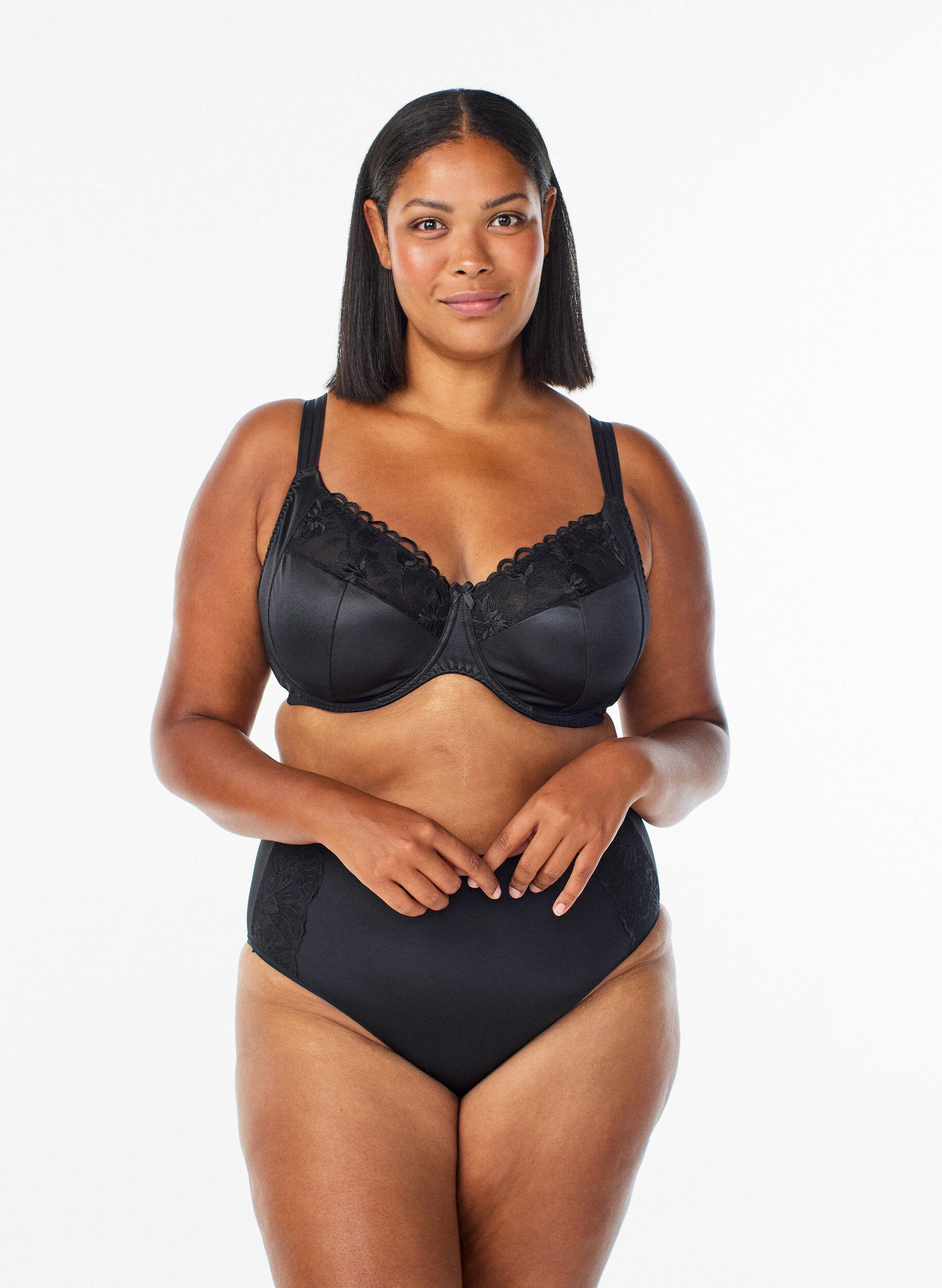 Zizzi Soutien-gorge embo&icirc;tant grand maintien avec d&eacute;tails en dentelle, Noir, Model image number 1
