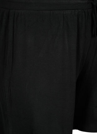 Losvallende korte broek van viscose met ribbels, Black, Packshot image number 2