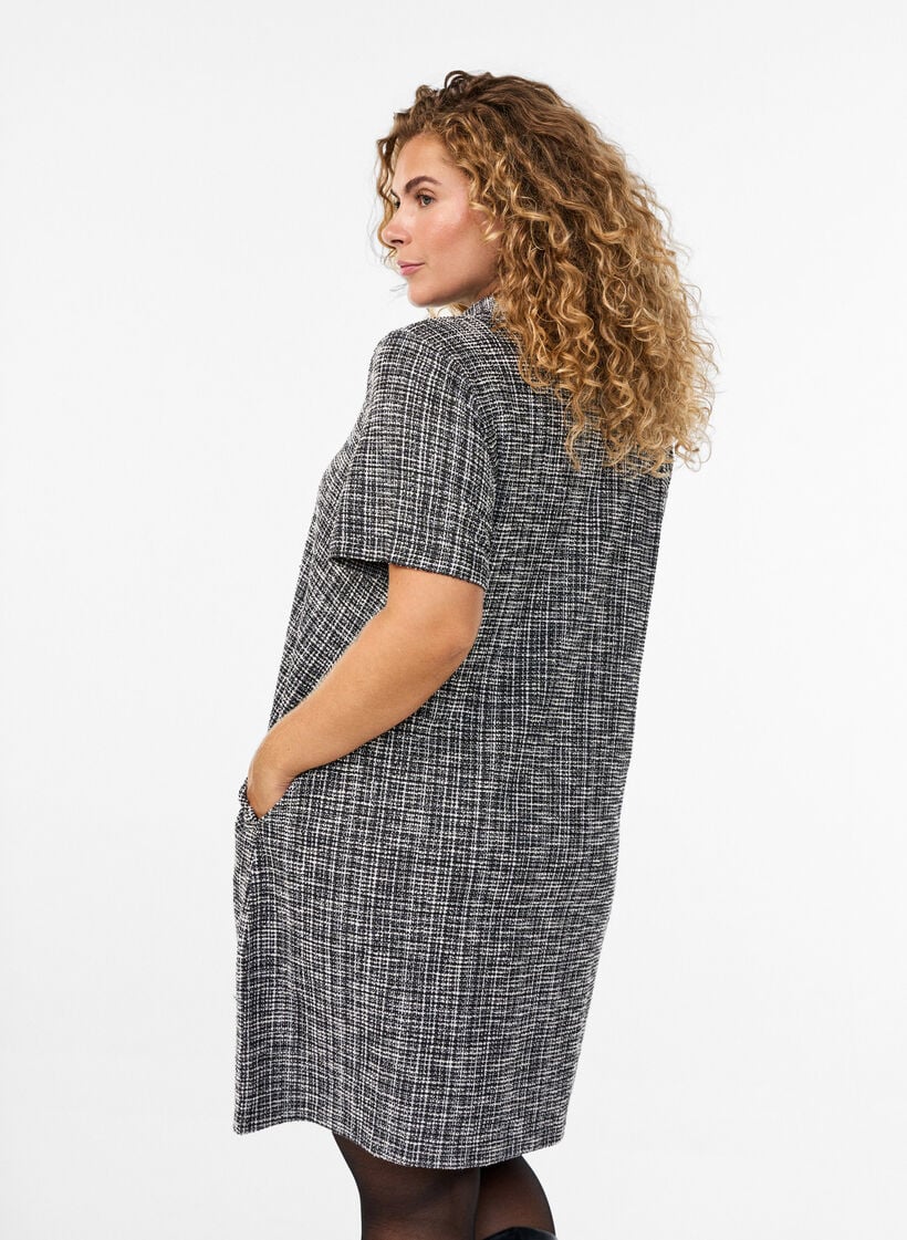 Robe courte en jersey textur&eacute; &agrave; carreaux graphiques, Vanille, Model image number 2