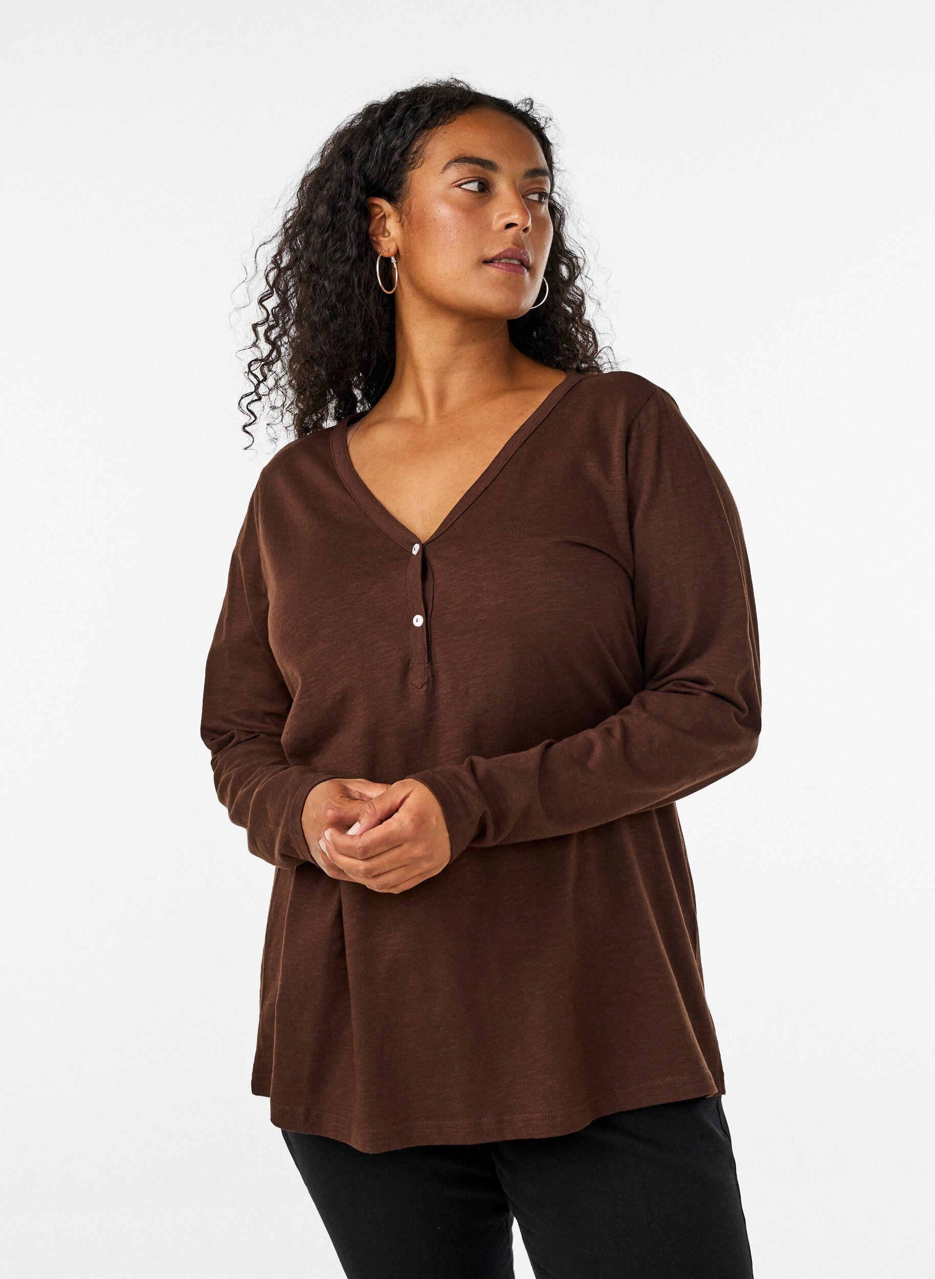 ZizziT-shirt &agrave; manches longues avec col V et boutons, Marron, Model image number 0
