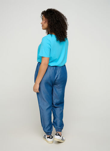Pantalon ample en lyocell, Medium Blue Denim, Model image number 1