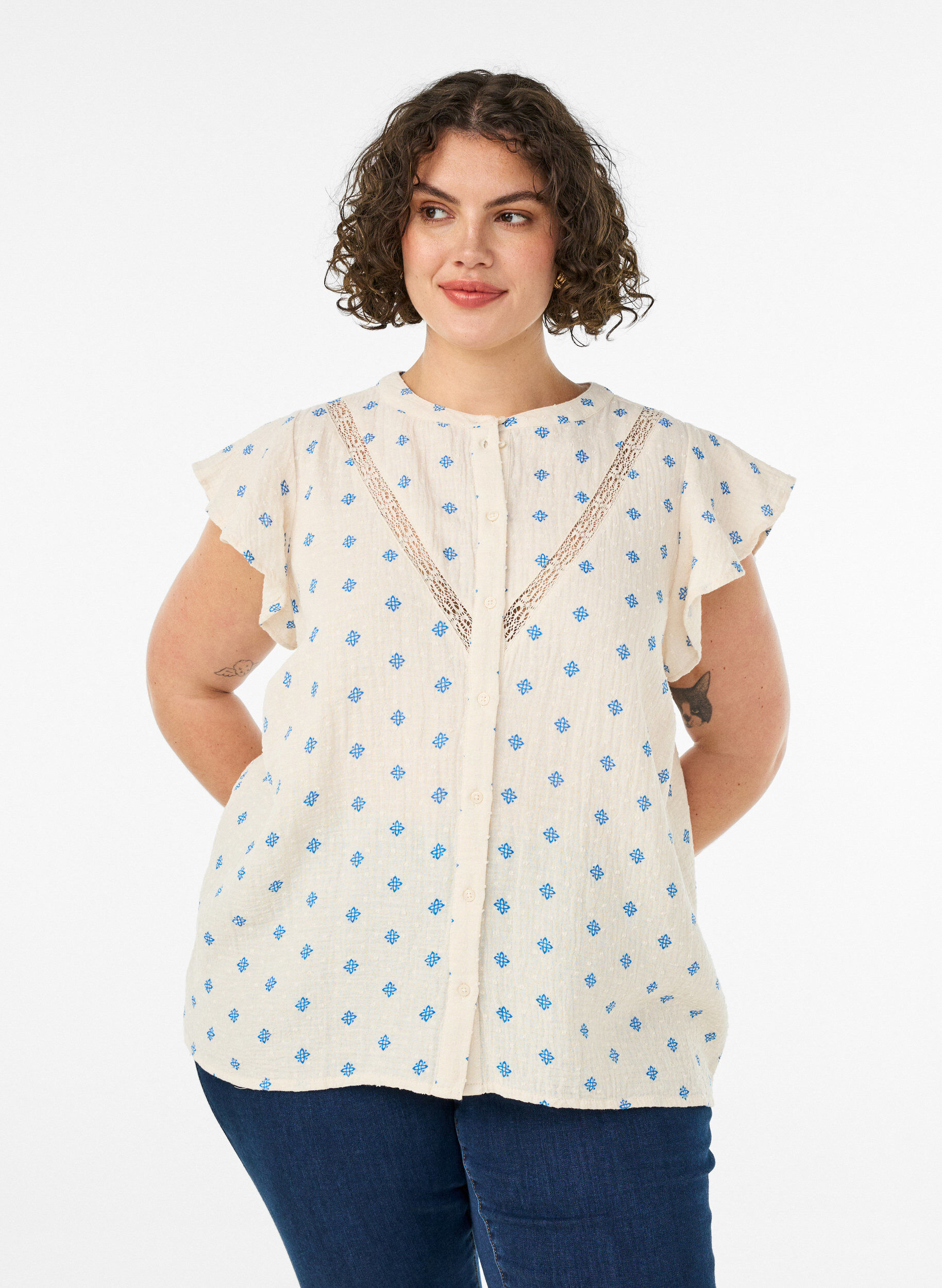 Mouwloze blouse met gehaakte afwerking en ruchesdetails, Beige, Model