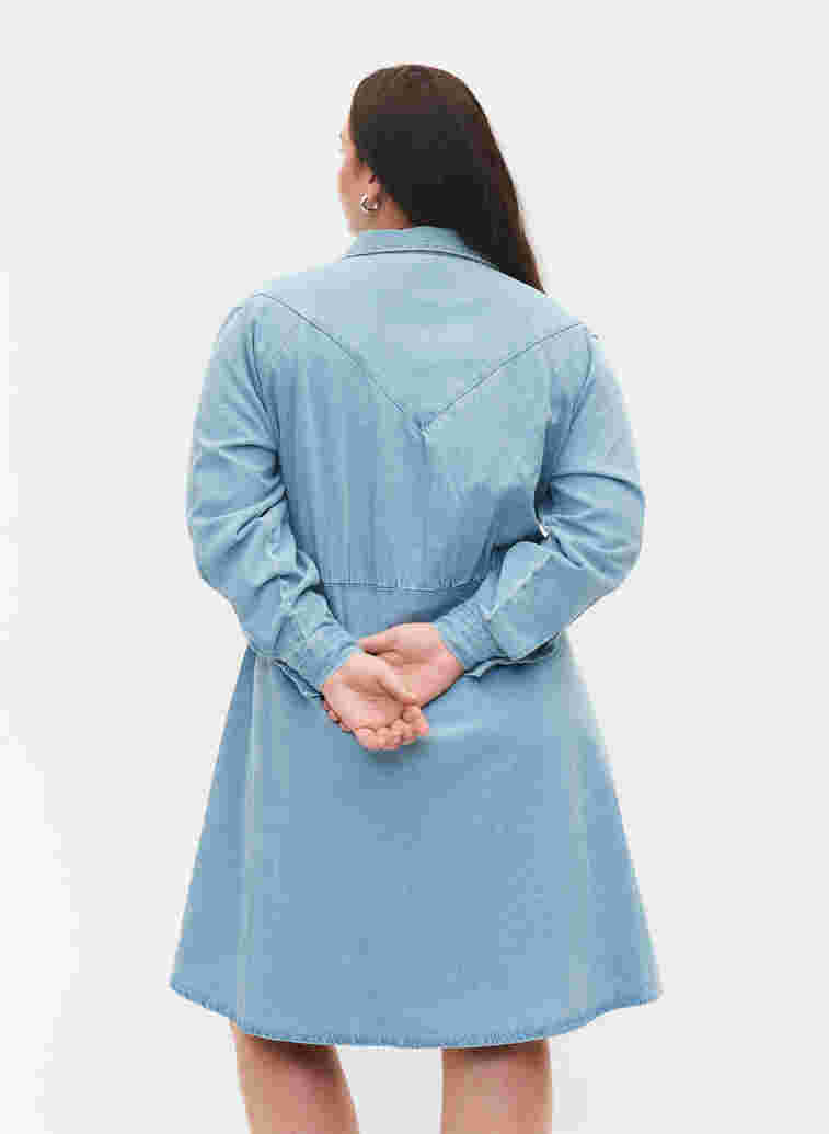 Denim jurk met knopen en lange mouwen, Light blue denim, Model