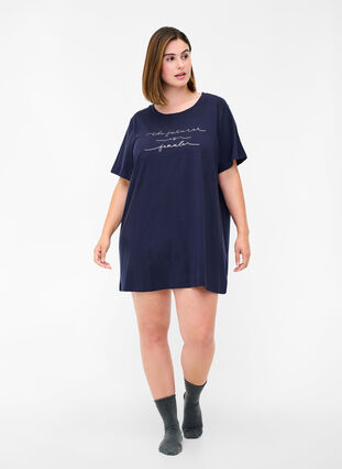 Oversized pyjama t-shirt met biologisch katoen, Night Sky, Model image number 2
