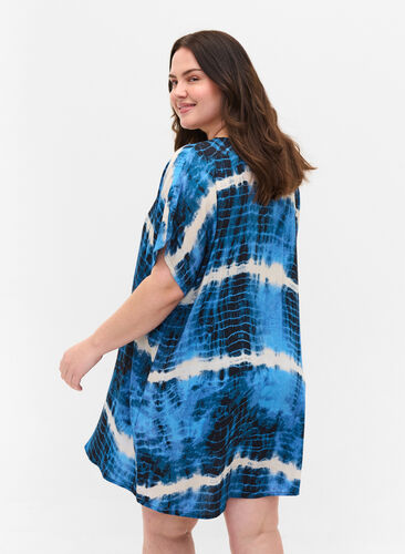 Robe de plage en viscose avec imprimé tie-dye, Tie Dye Print, Model image number 1