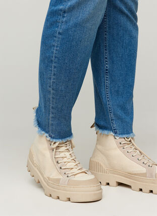 Cropped Amy jeans met onafgewerkte randjes, Blue denim, Model image number 1