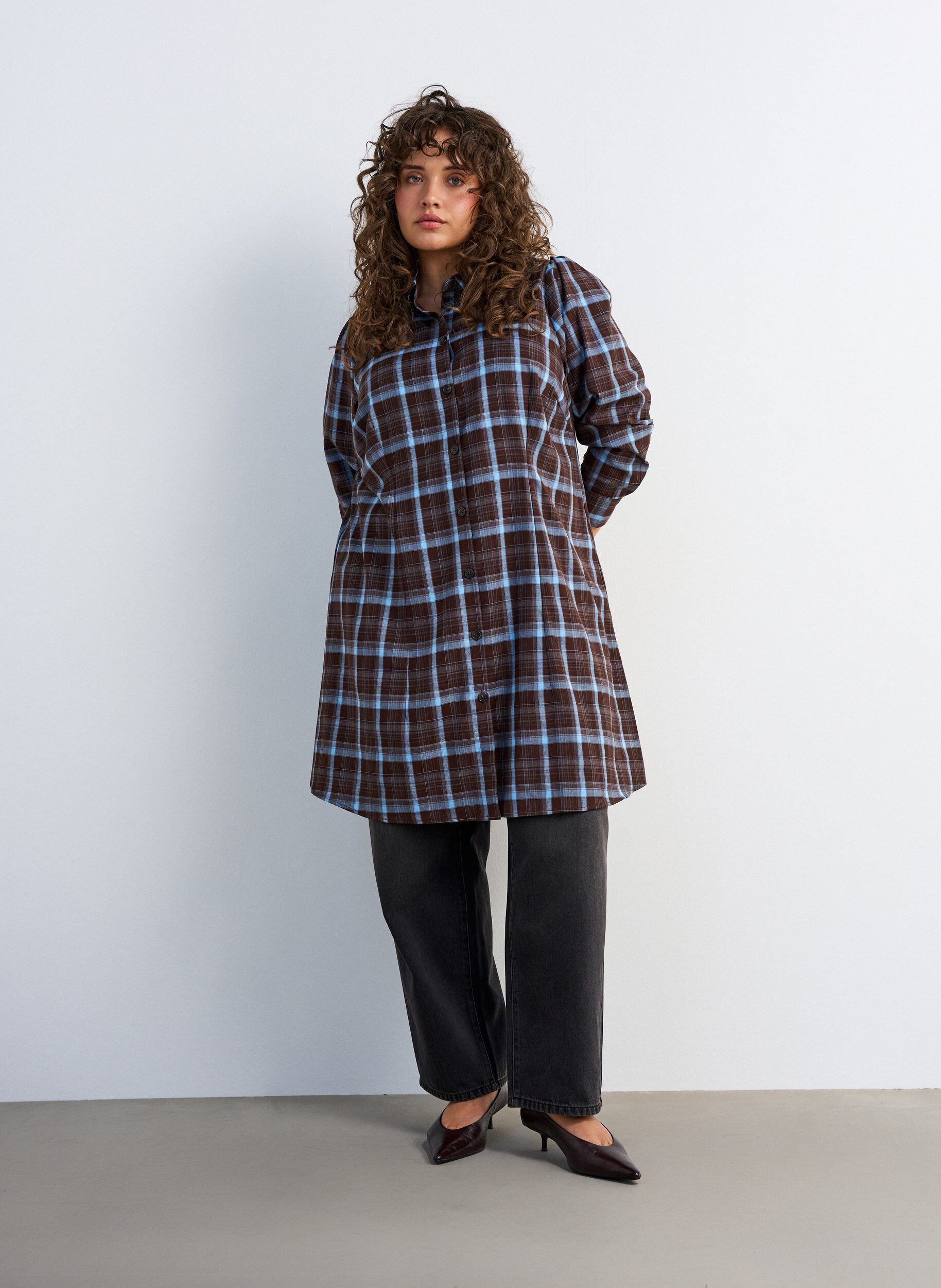ZizziKnie-lange overhemdjurk met ruitpatroon, Bruin, Model image number 1