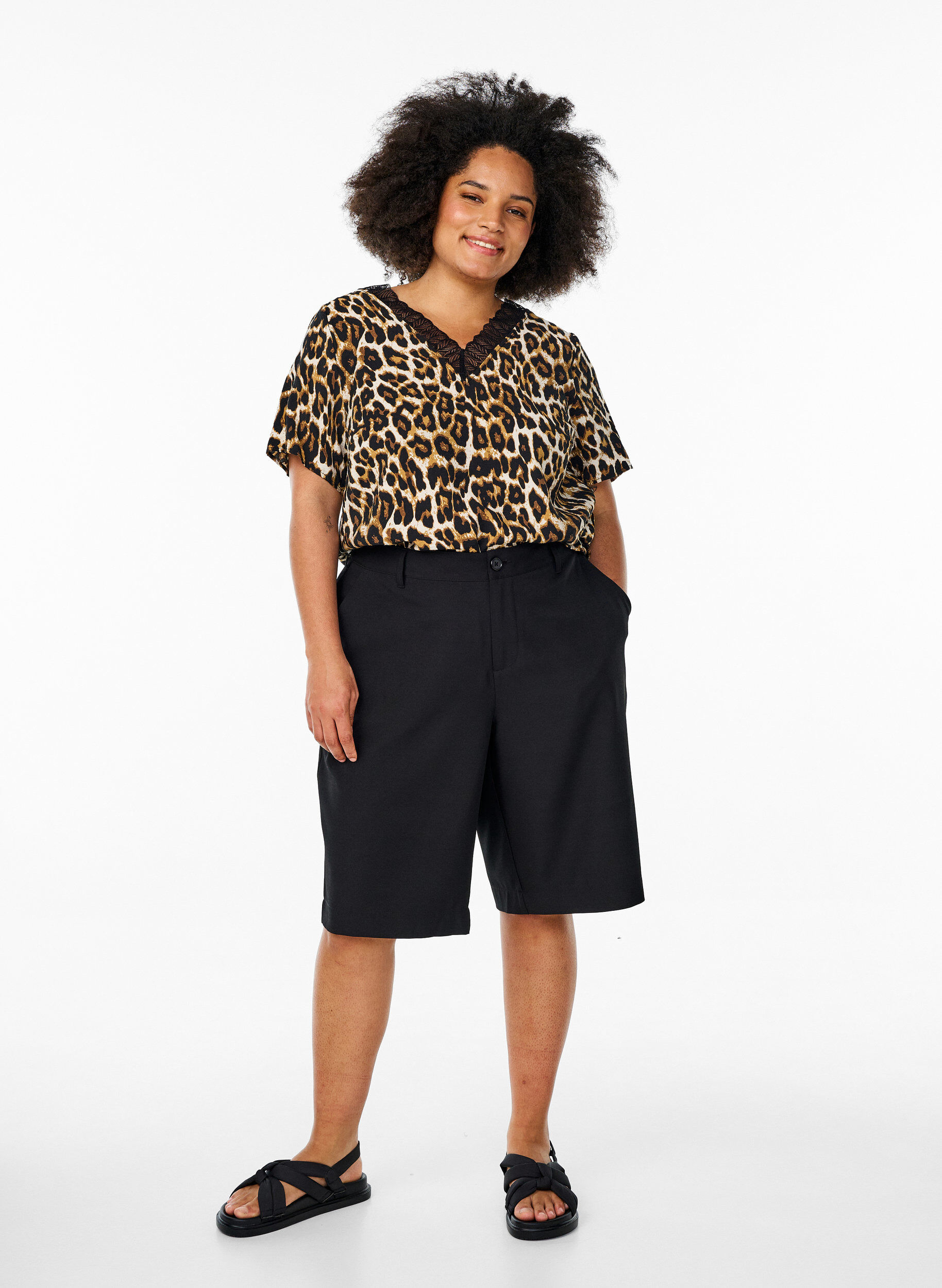 Zizzi Chemisier en viscose &agrave; manches courtes avec bordure en dentelle, Marron, Model image number 1