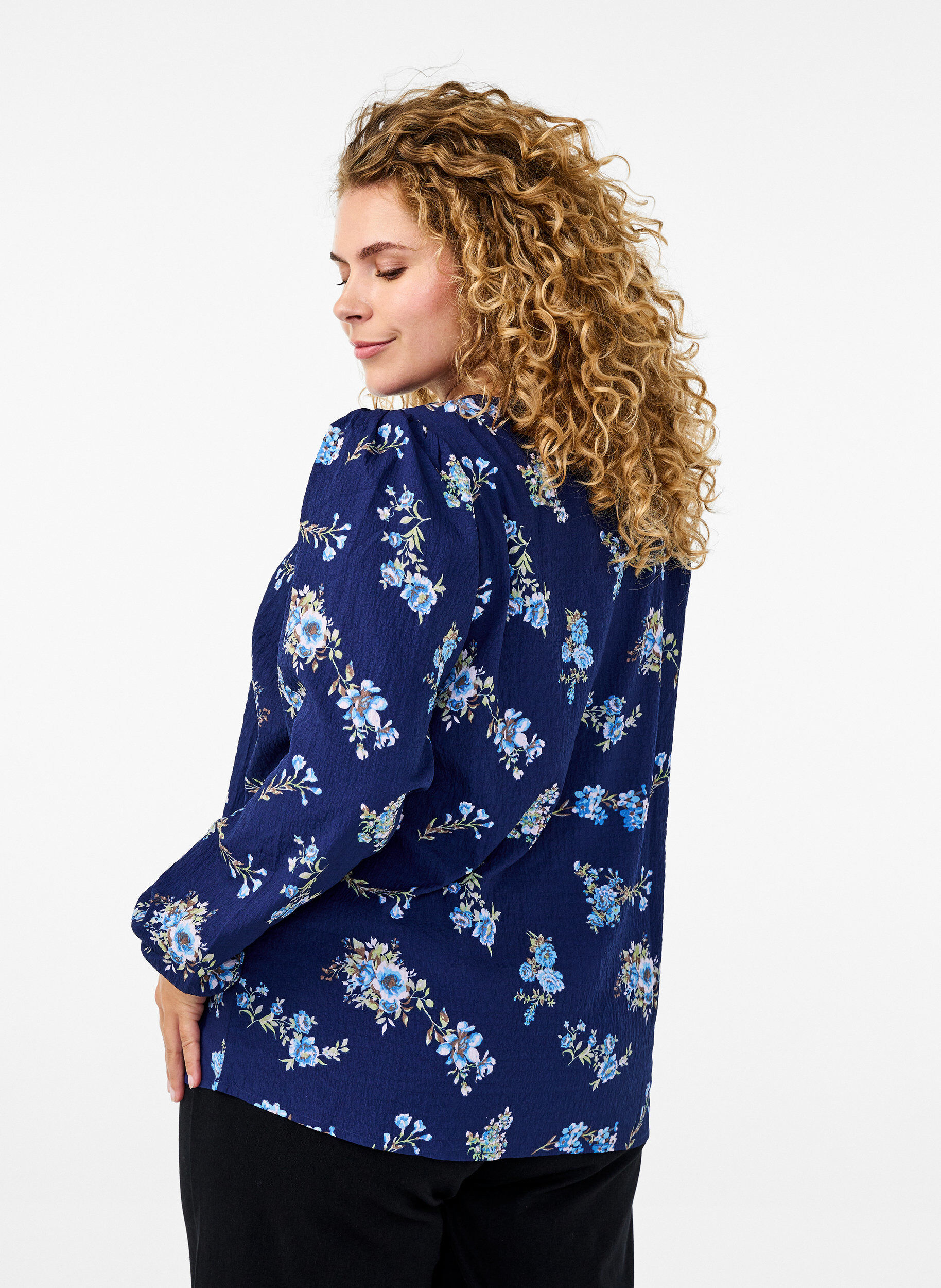 ZizziFLASH - Blouse met lange mouwen en kleine bloemen, Blue Flower, Model image number 1