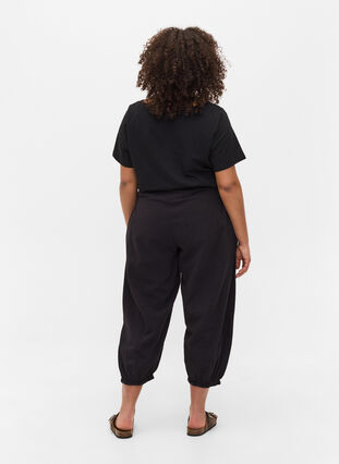 Pantalon 3/4 ample avec détail en smock, Black, Model image number 1