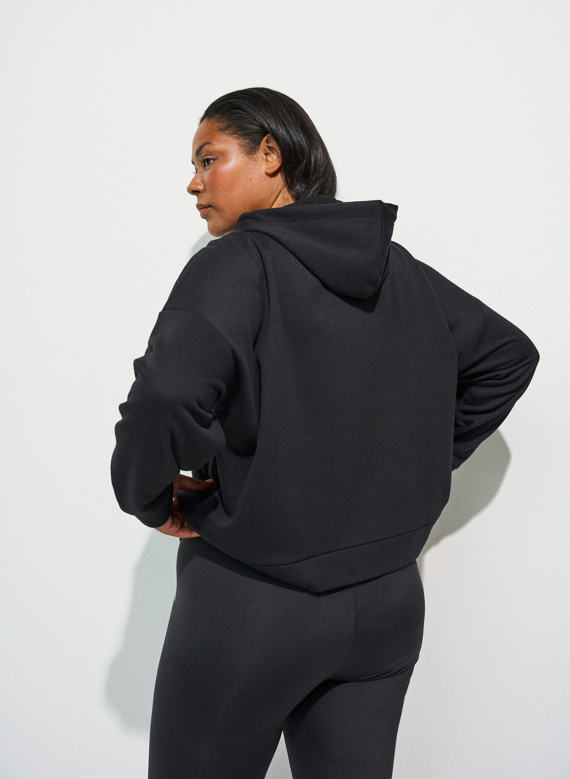 ZizziHoodie met ritssluiting en borstprint, Zwart, Model image number 2
