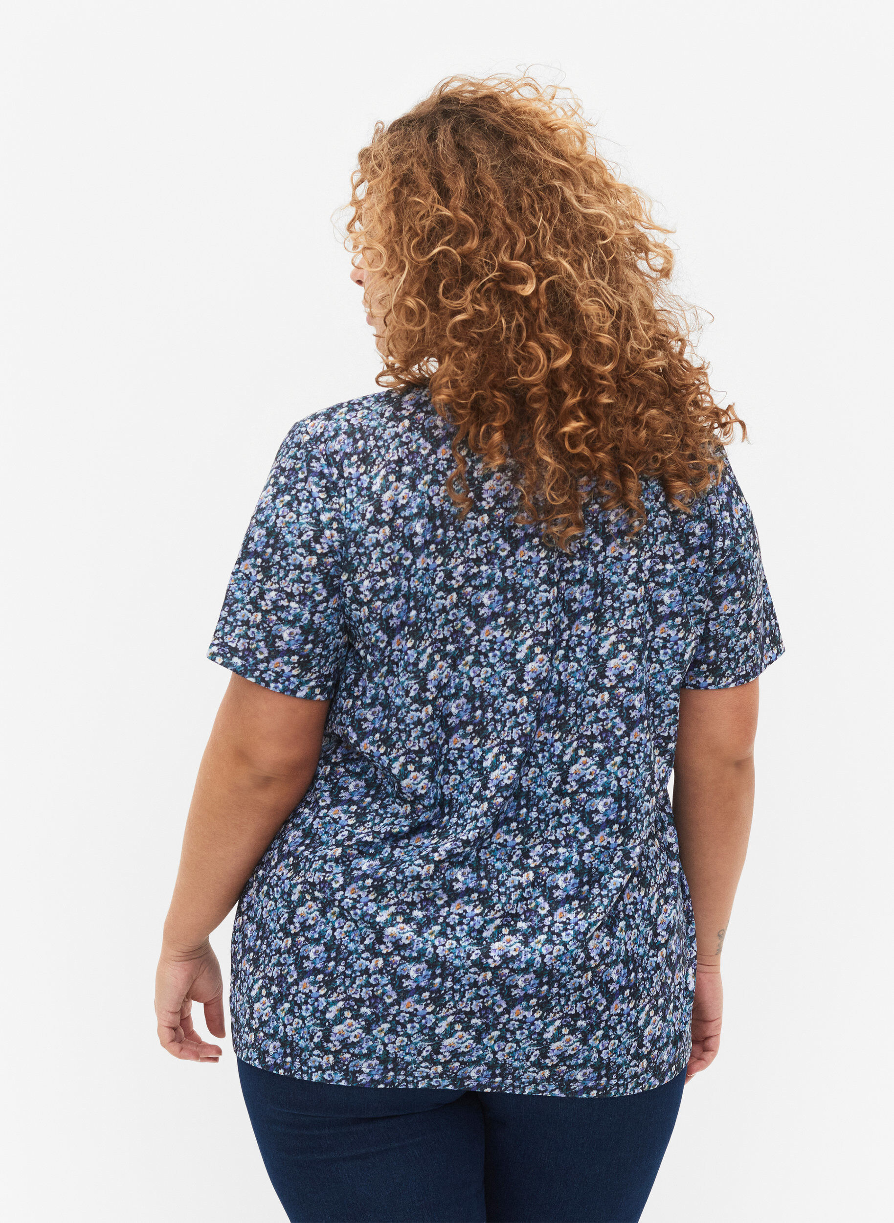 Zizzi FLASH - T-shirt imprim&eacute; avec col en V, Blue Green Ditsy, Model image number 1