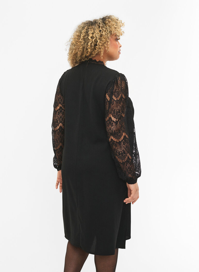 Robe à manches longues avec dentelle, Black, Model image number 1
