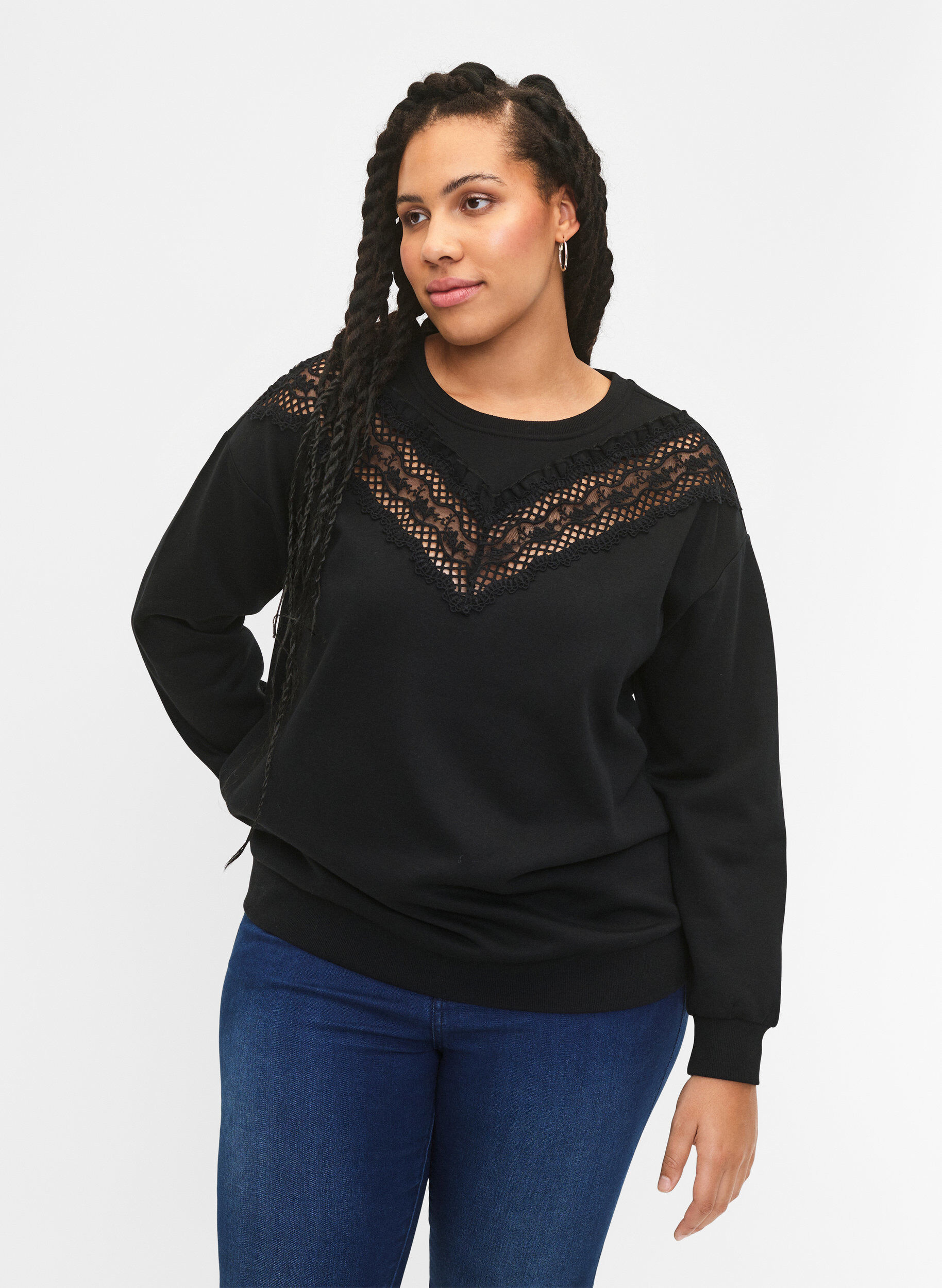 Zizzi Sweatshirt avec volants et d&eacute;tail de crochet, Black, Model image number 0