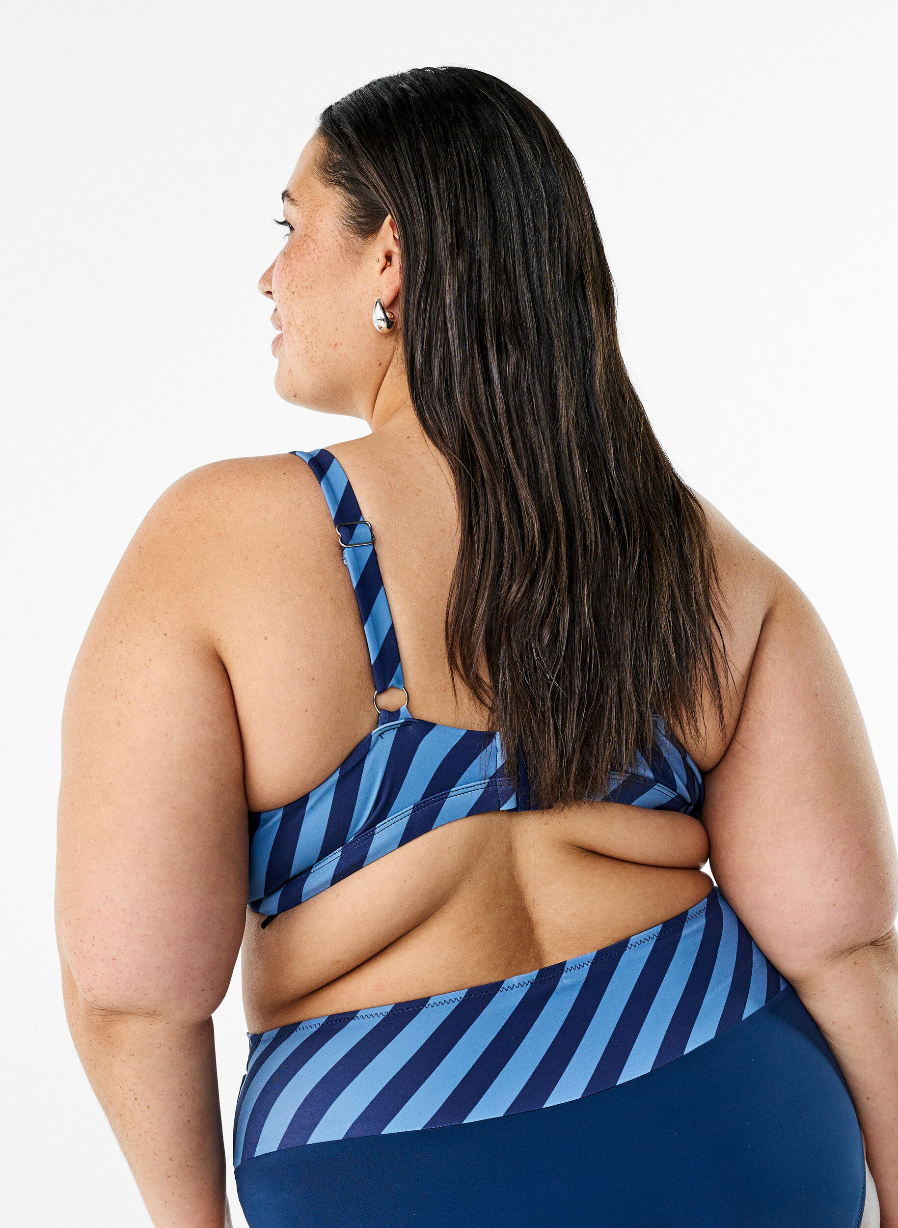 ZizziDriehoekige bikinitop met strepen en een wikkel detail, Blauw, Model image number 2