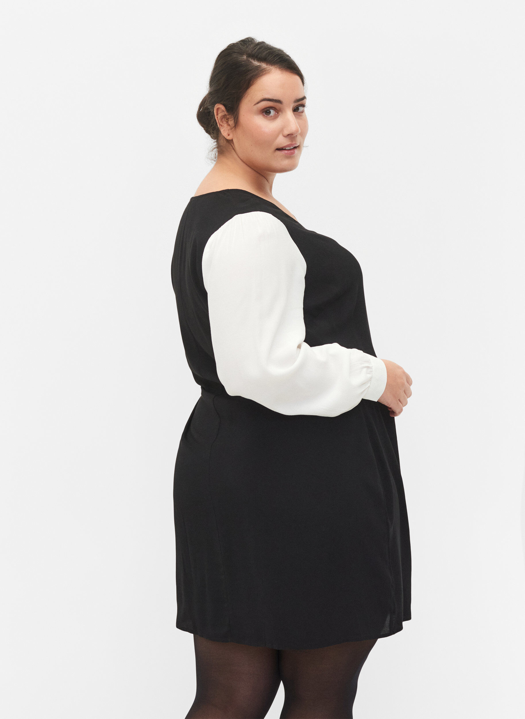 ZizziJurk met lange mouwen in viscose, Black w. Cloud D., Model image number 1