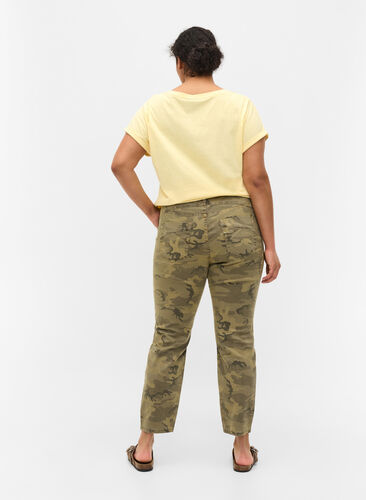 Pantalon près du corps avec imprimé camouflage, Camouflage, Model image number 0