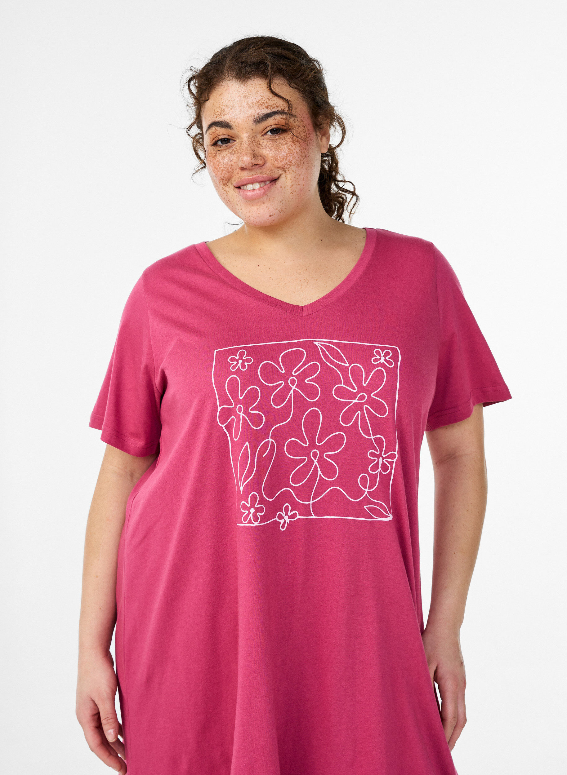 Zizzi Chemise de nuit en coton biologique et &agrave; col en V, Bordeaux, Model image number 2