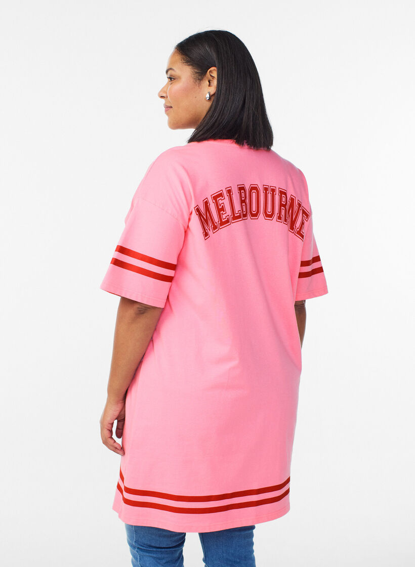 Robe T-shirt courte avec d&eacute;tails sportifs, Rose, Model image number 2