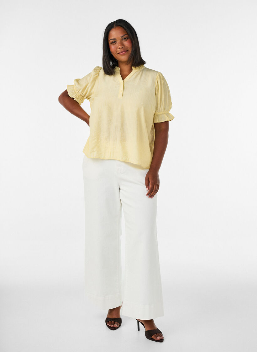 Blouse met korte mouwen in een viscosemix met textuur en ruchesmouwen, Geel, Model image number 1
