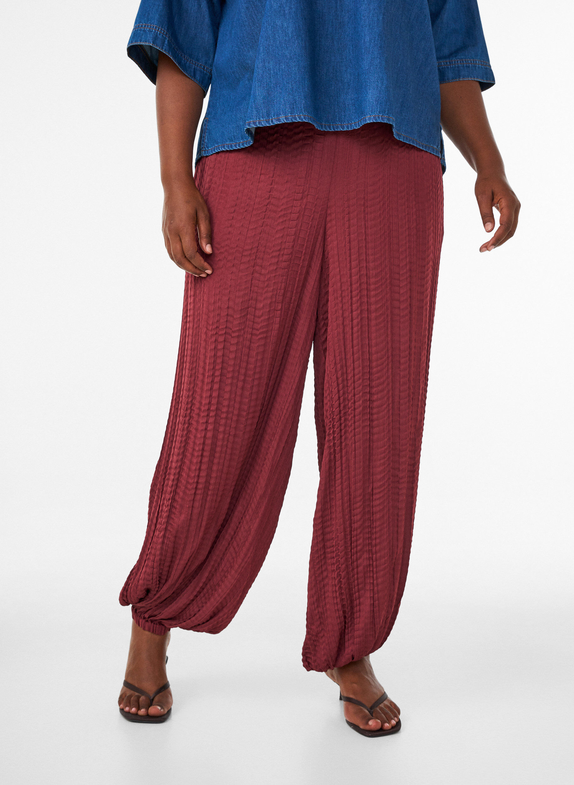 ZizziBallonbroek met structuur en elastische taille, Rood, Model image number 2