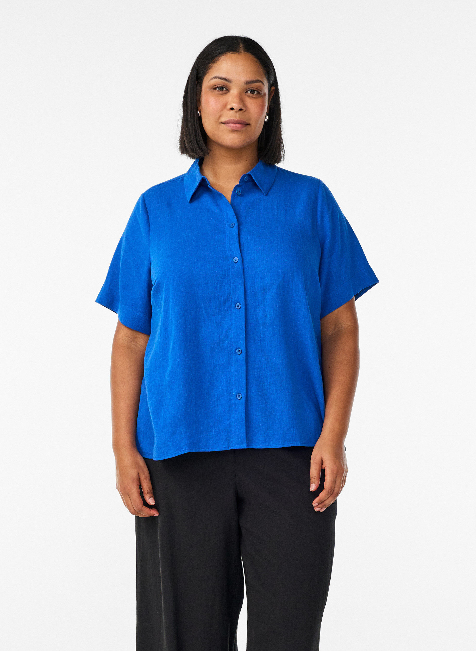 Chemise &agrave; manches courtes en lin et viscose, Bleu, Model